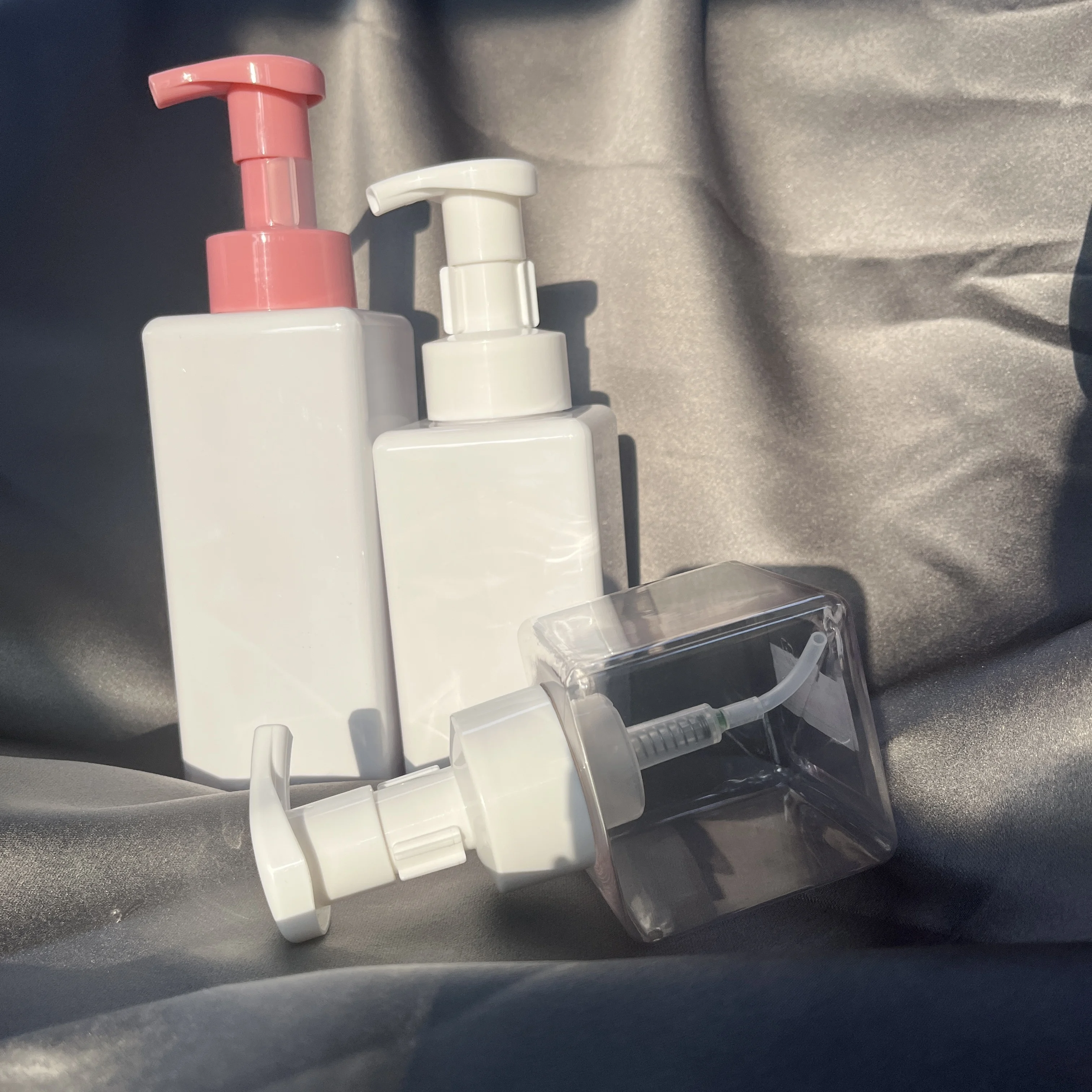 Spot stock low moq all white square 450ml PET plastic foam bottle,empty foam pump bottles,foaming soap dispenser pump bottle