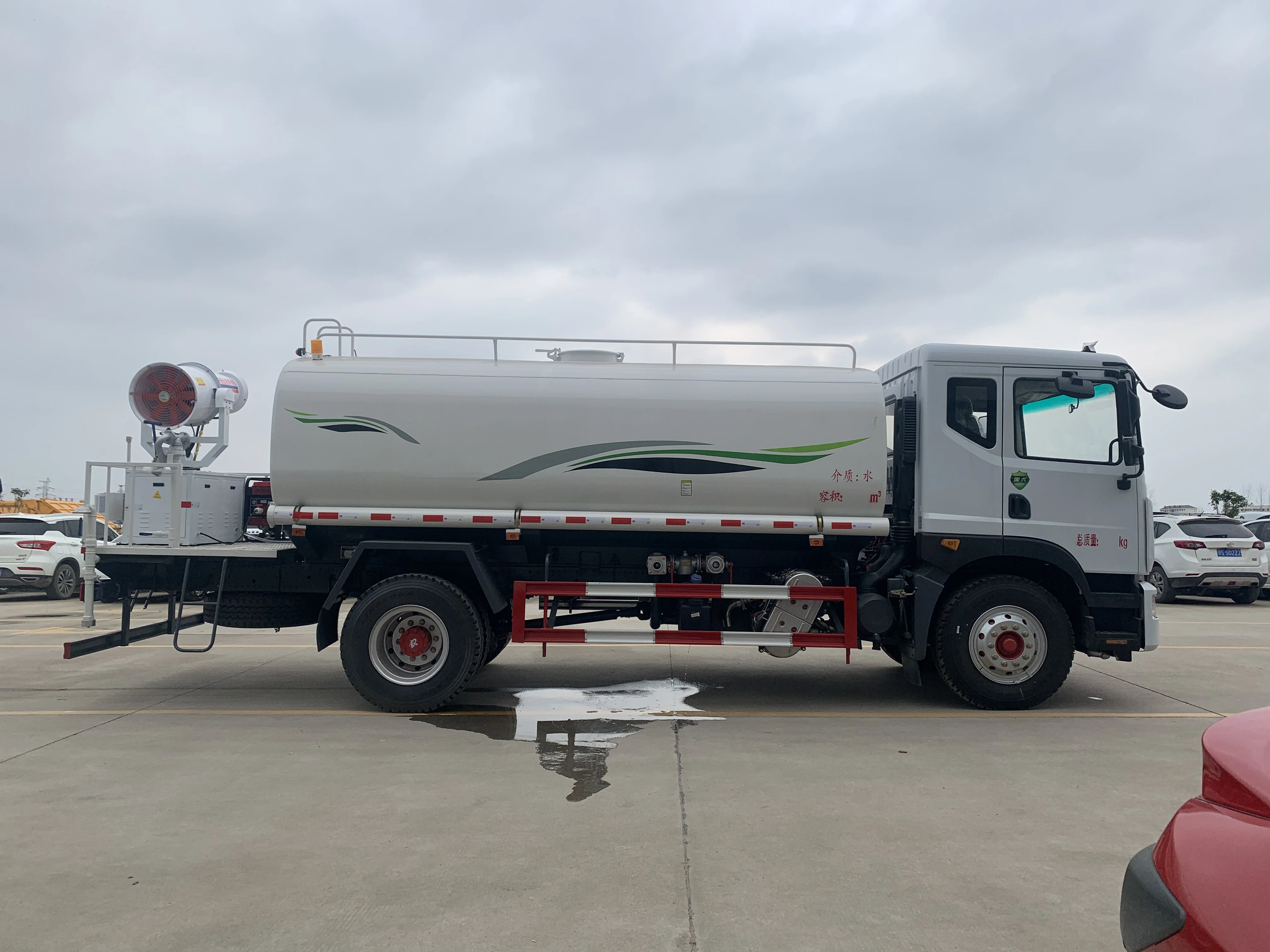 Dongfeng 4x2 12000L Water Tank Truck sprinkler truck  for sale