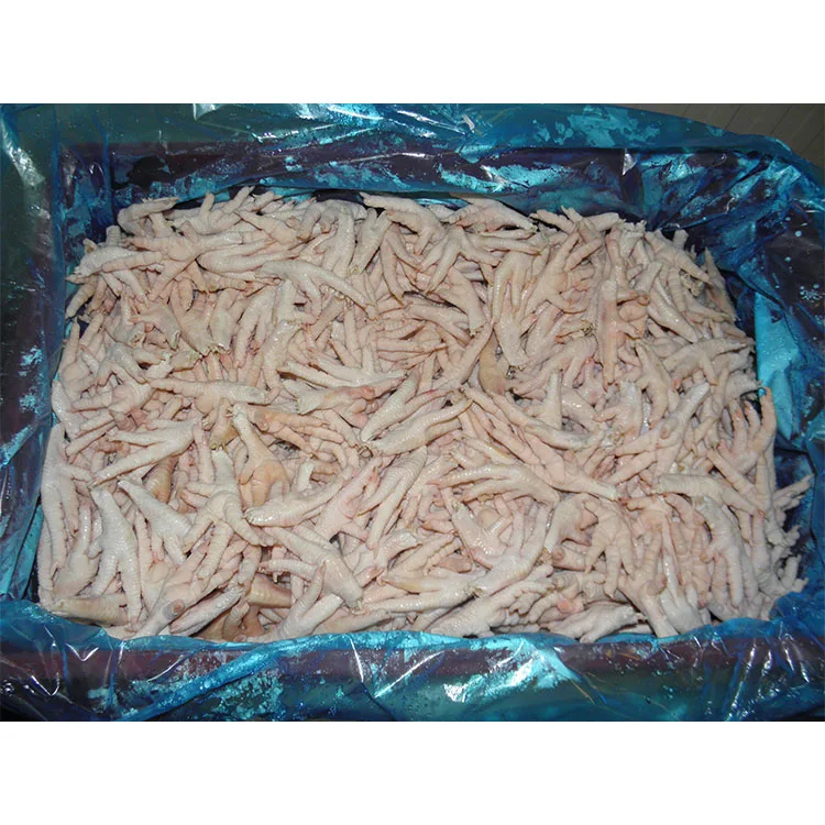 Чистые свежие замороженные куриные ножки и