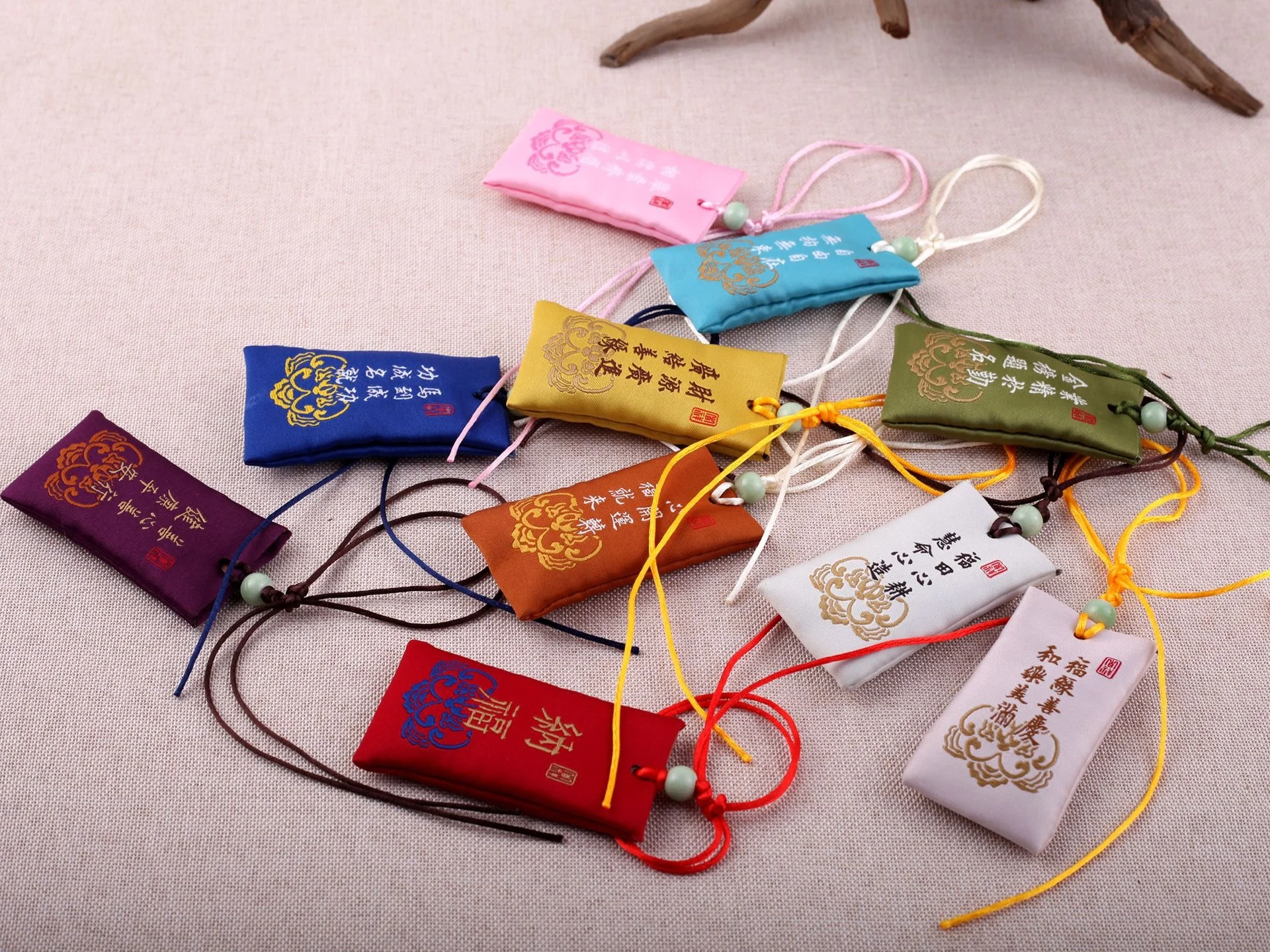 Hot Sale Colorful Ancient Chinese Style Small Sachet Baby Hanging Neck Safe Bag Embroidery Satin Silk Pouch