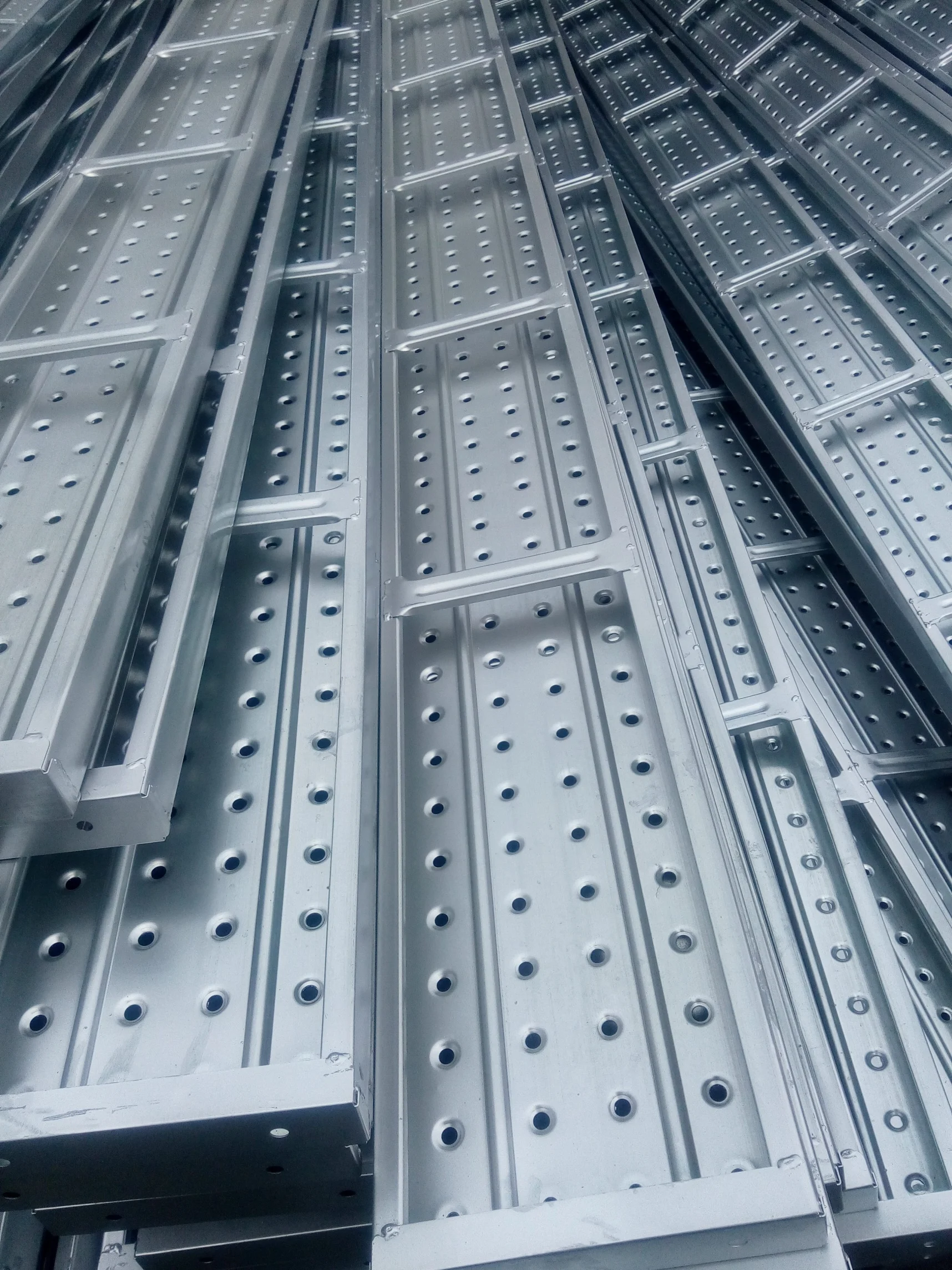 1-3 Meter 225/240/250mm China Layher Scaffold Deck Plank Scaffold Galvan Metal Plank For Sale