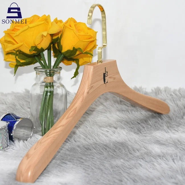 Top quality durable luxury wood imitate gold hook plastic coat hanger