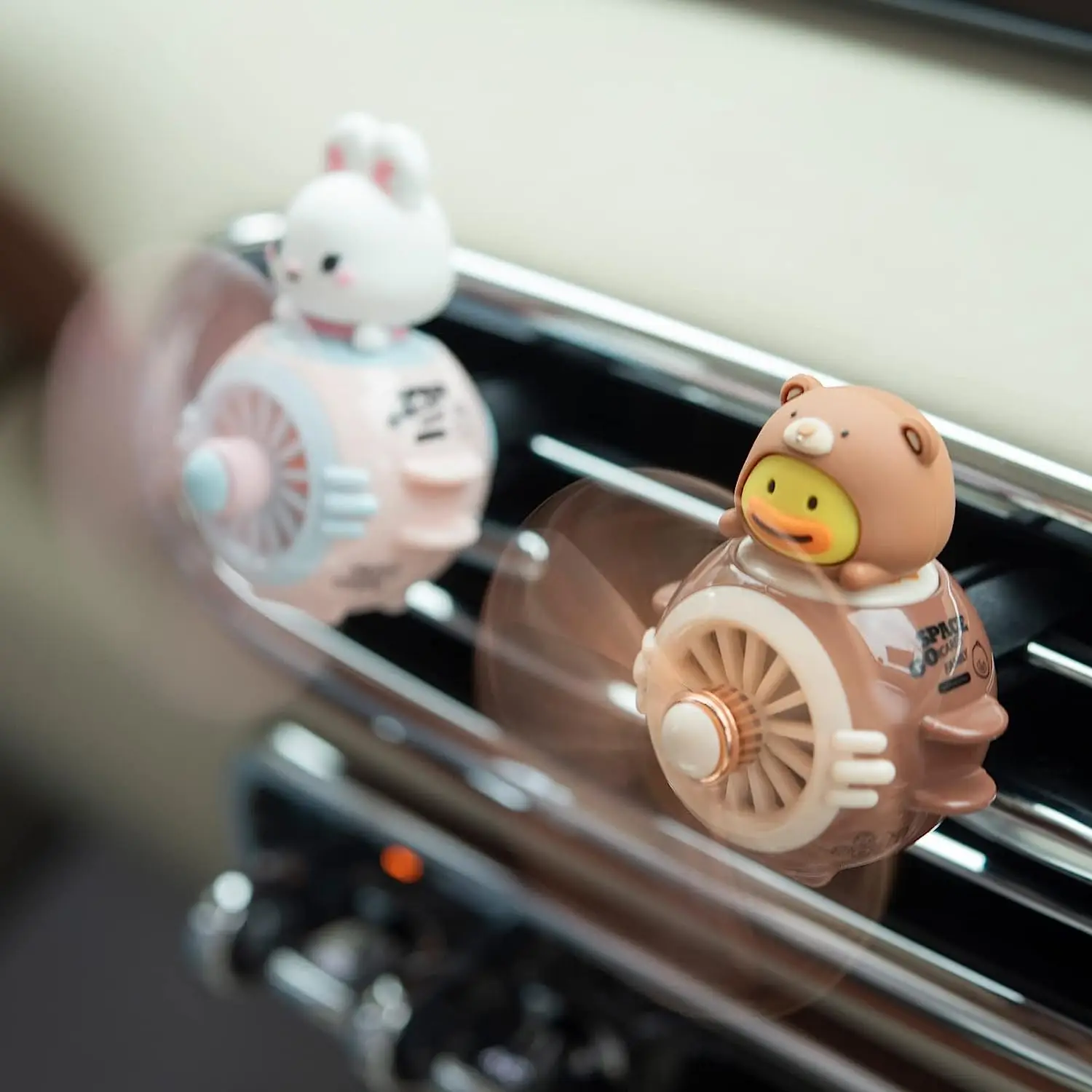 Car Air Fresheners Pilot Rabbit Cute Car Diffuser Rotating Propeller Cartoon Automotive Air Outlet Fan Creative Car Perfume