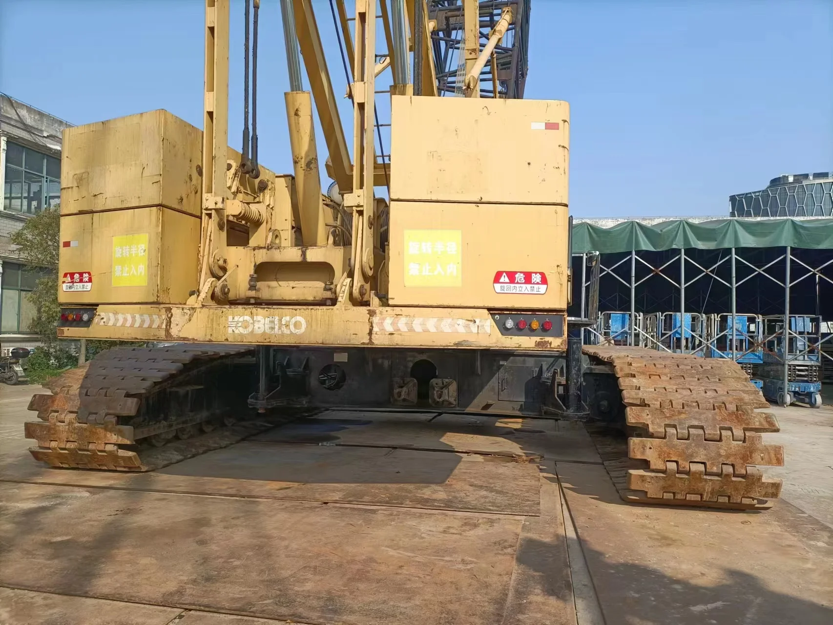 Второй ручной гусеничный кран Kobelco CKE2500 250 тонн