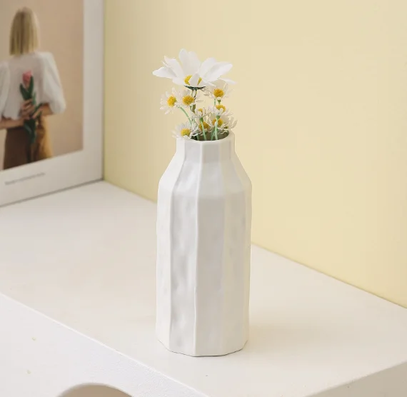 Premium Quality Luxury White Ceramic Vase Modern Desk Aesthetic Room Decor Unique Bud Vases Matte Color