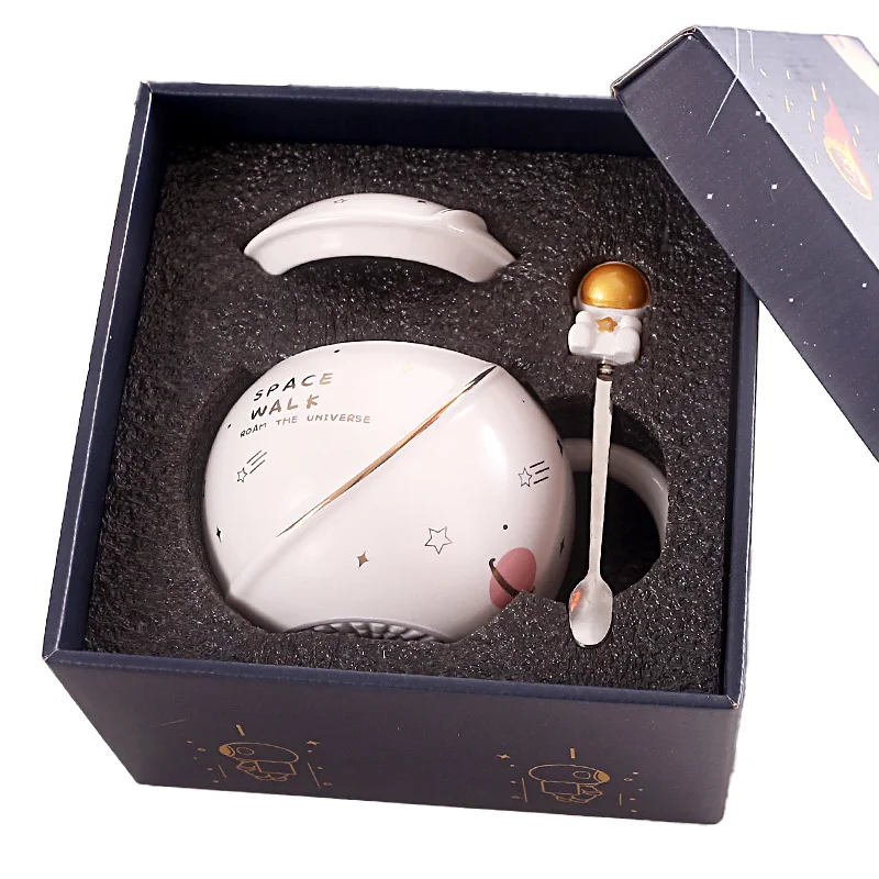 Holiday Festive Gift Creative Cute Tea Milk coffee Cup Astronaut couple Mug Ceramic cups with lids scoop