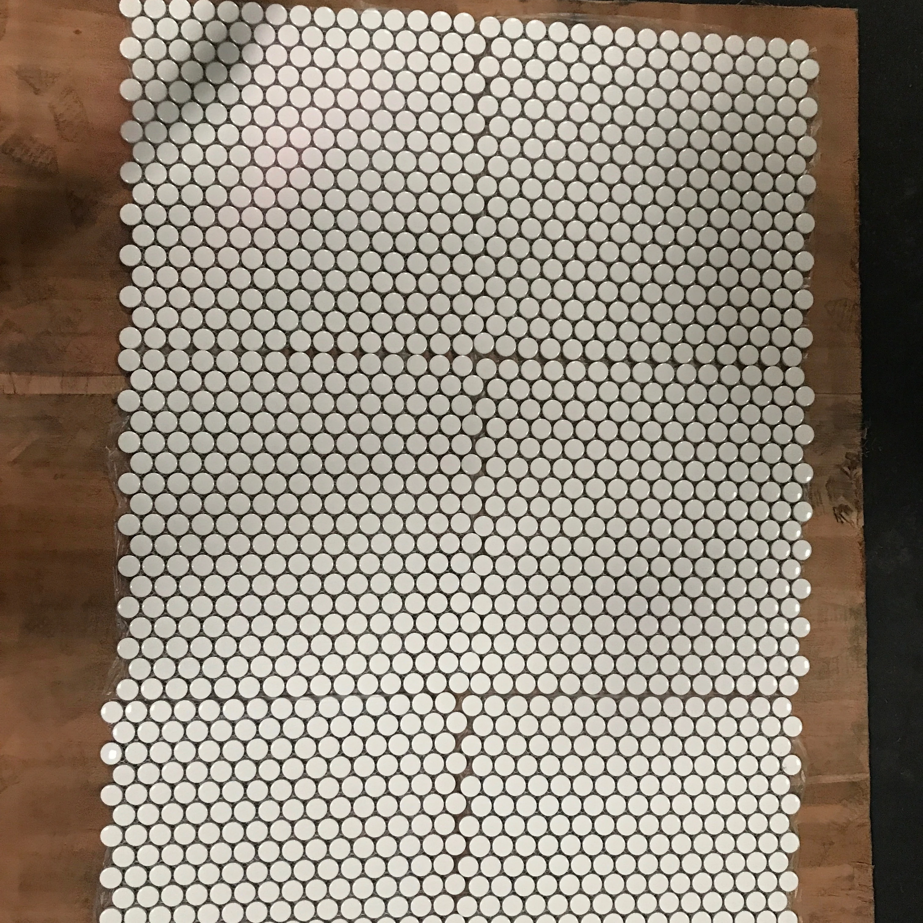 high quality penny round mosaic for hotel super white glossy glazed porcelain mosaic wall tile