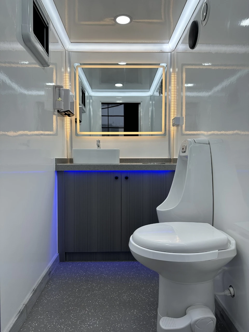 Portable restrooms outdoor mobile plastic toilet bathroom trailer washroom camping toilet