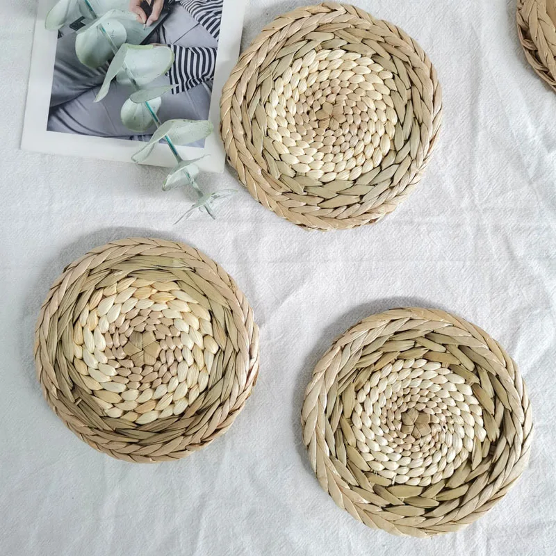 Nordic round straw coaster Handwoven pushgrass corn husk thickened insulation mat table decoration placemat bowl mat