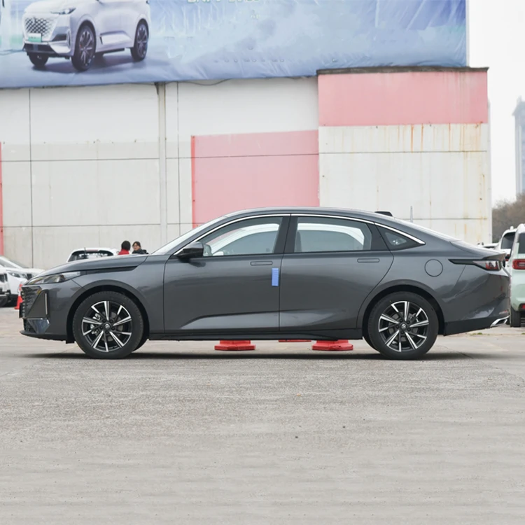 China Changan YIDA PLUS CAR SEDAN 5 Doors And 5 Seats Compact Automobile CHANGAN YIDA Plus Car Sedan 1.5L 2023