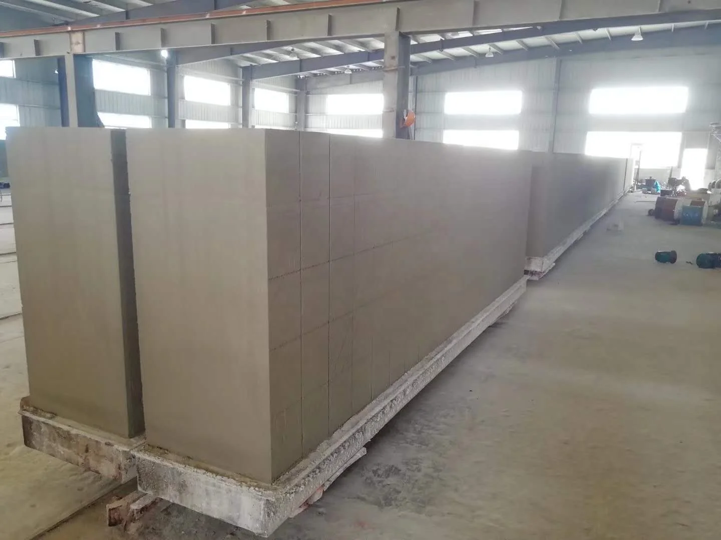 Small scale AAC block plant