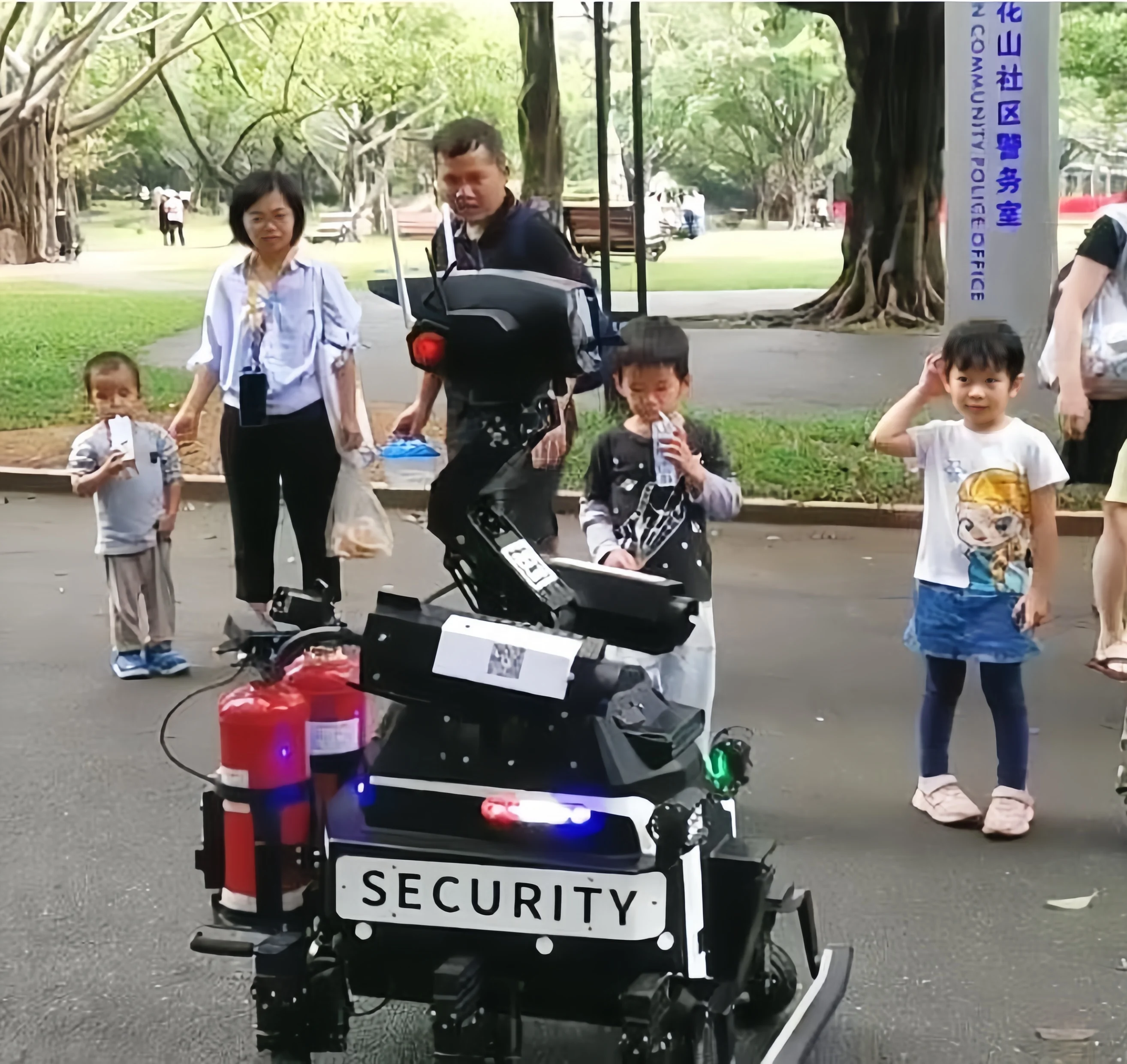 Custom Outdoor Indoor Automatic Navigation Artificial Intelligent Robot Security Patrol Robot Security