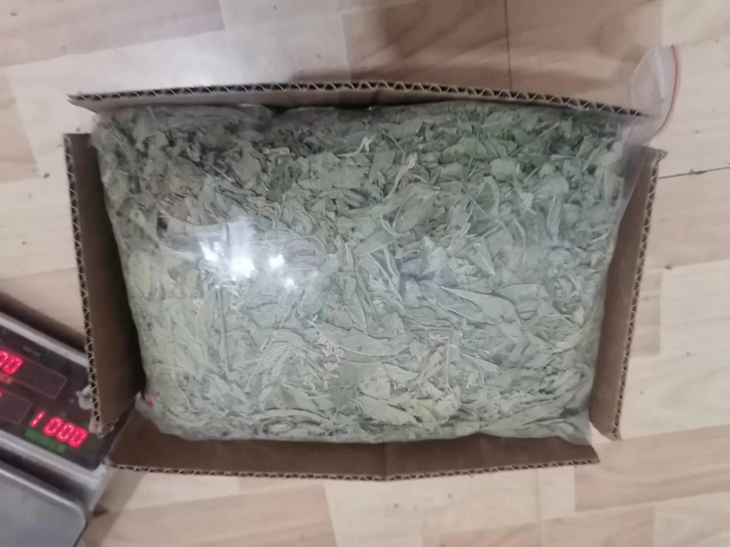 Pure natural raw dried Pigeon pea cut leaf dehydrated Cajanus cajan leaves for sale