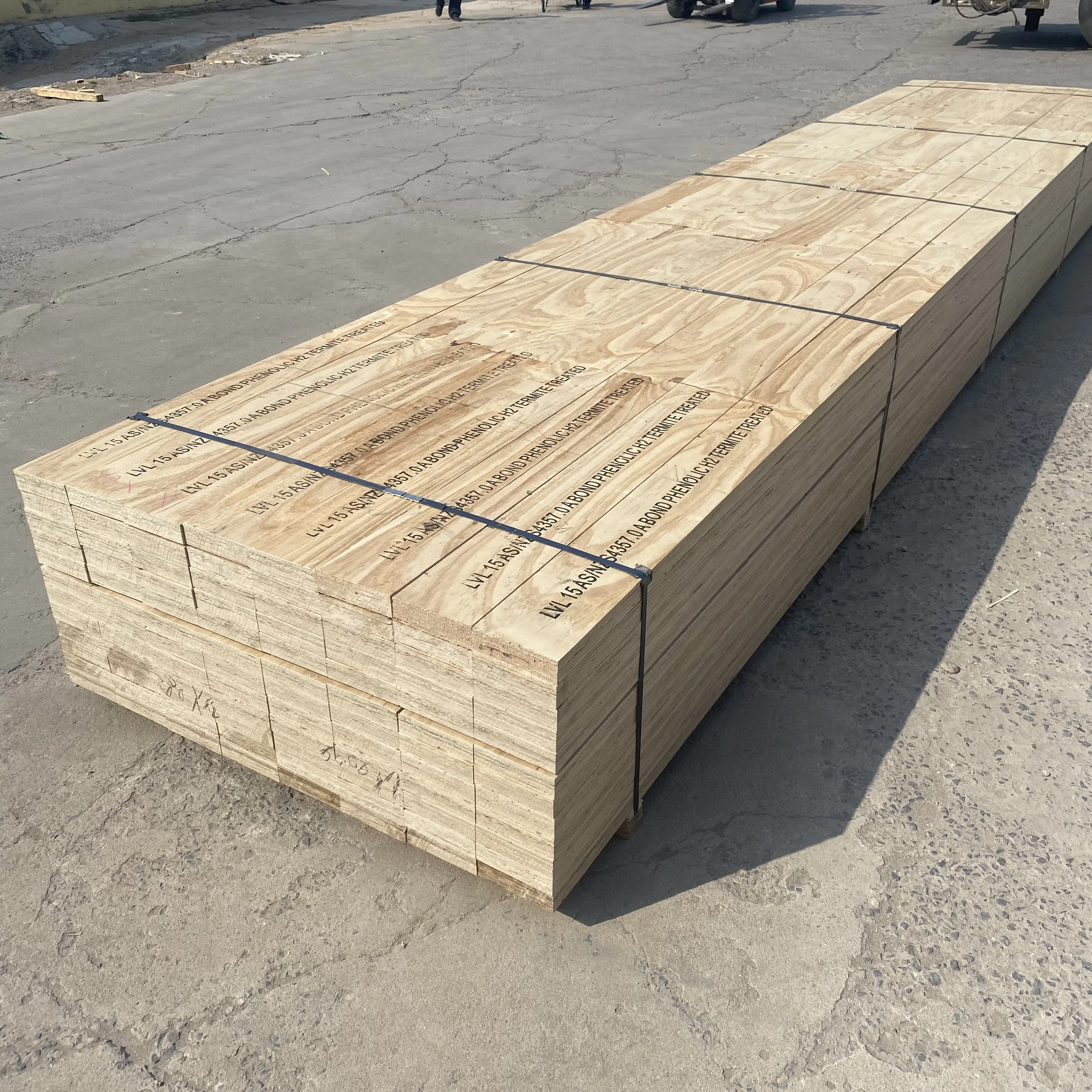 Lvl Beams LVL Building Beam yeluwood Pressure Treated LVL Timber For Sale H20 Structural Laminated Veneer Lumber