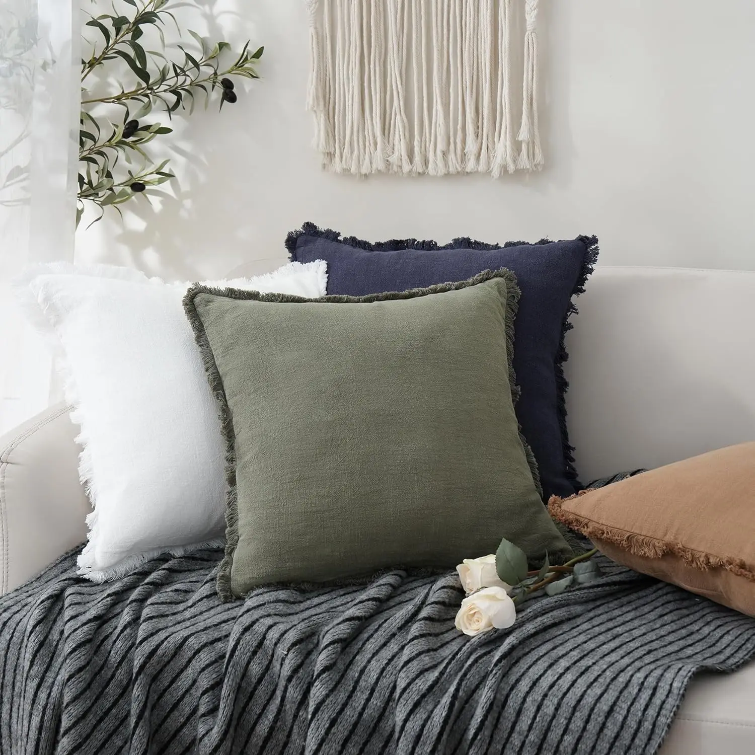 Solid Pattern Decorative Pillow Cover with Tassels New Design Fashion Cushion for Home Decor for Neck