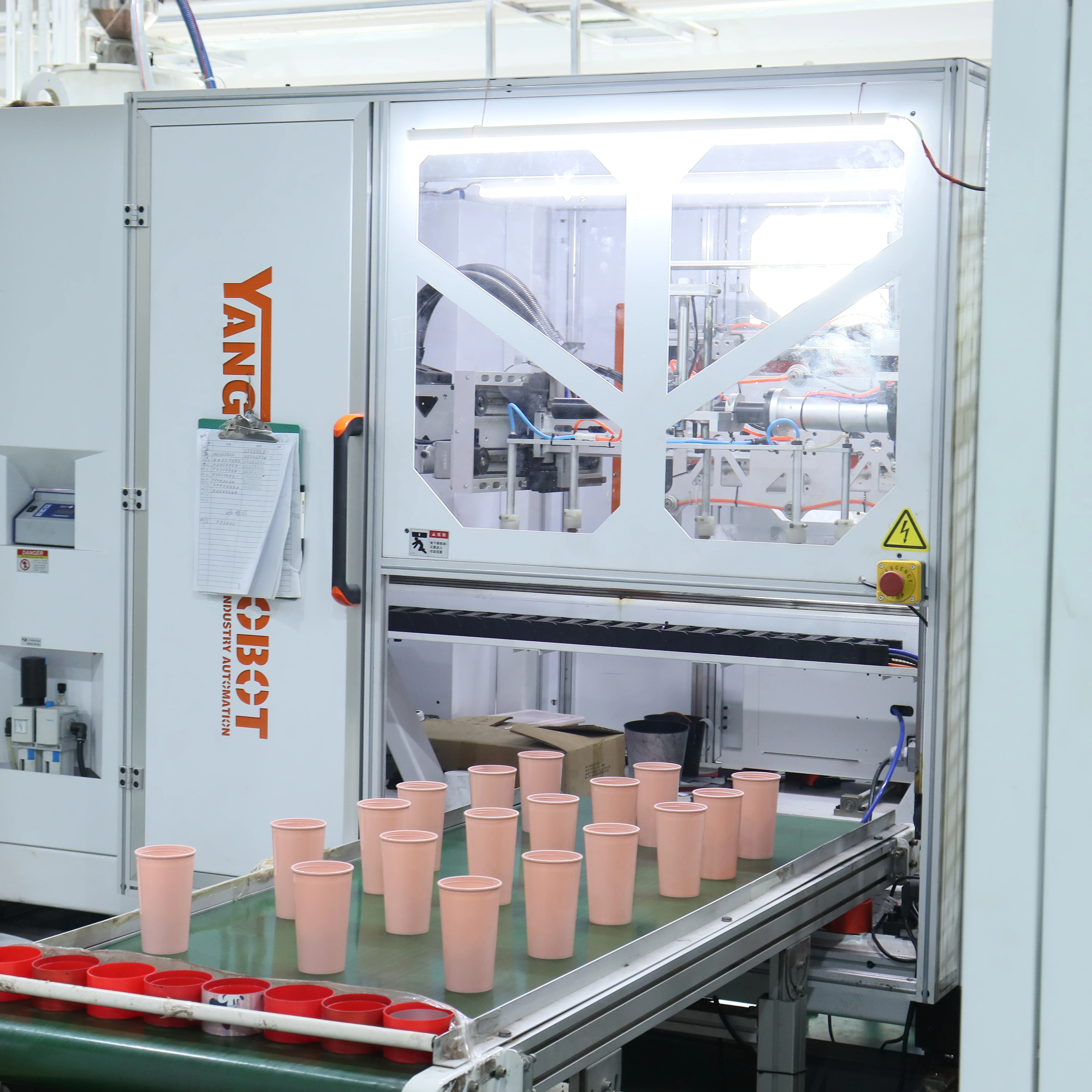 Wholesale  bulk cheap christmas coffee cup reusable sublimationcoffee mug plastic travel coffee cups with lids