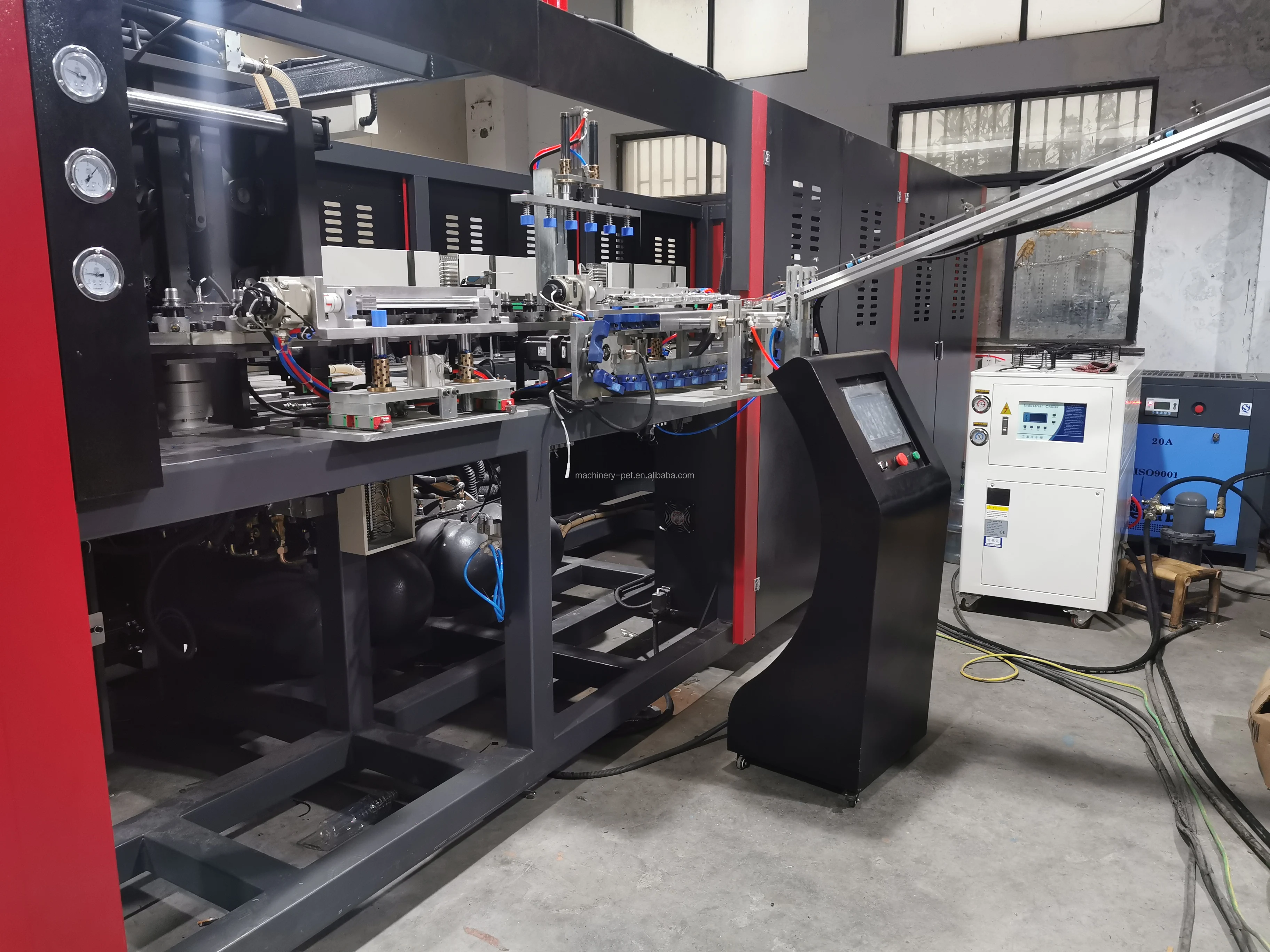 Maquina de soplado de botellas de agua suda de alta velocidad