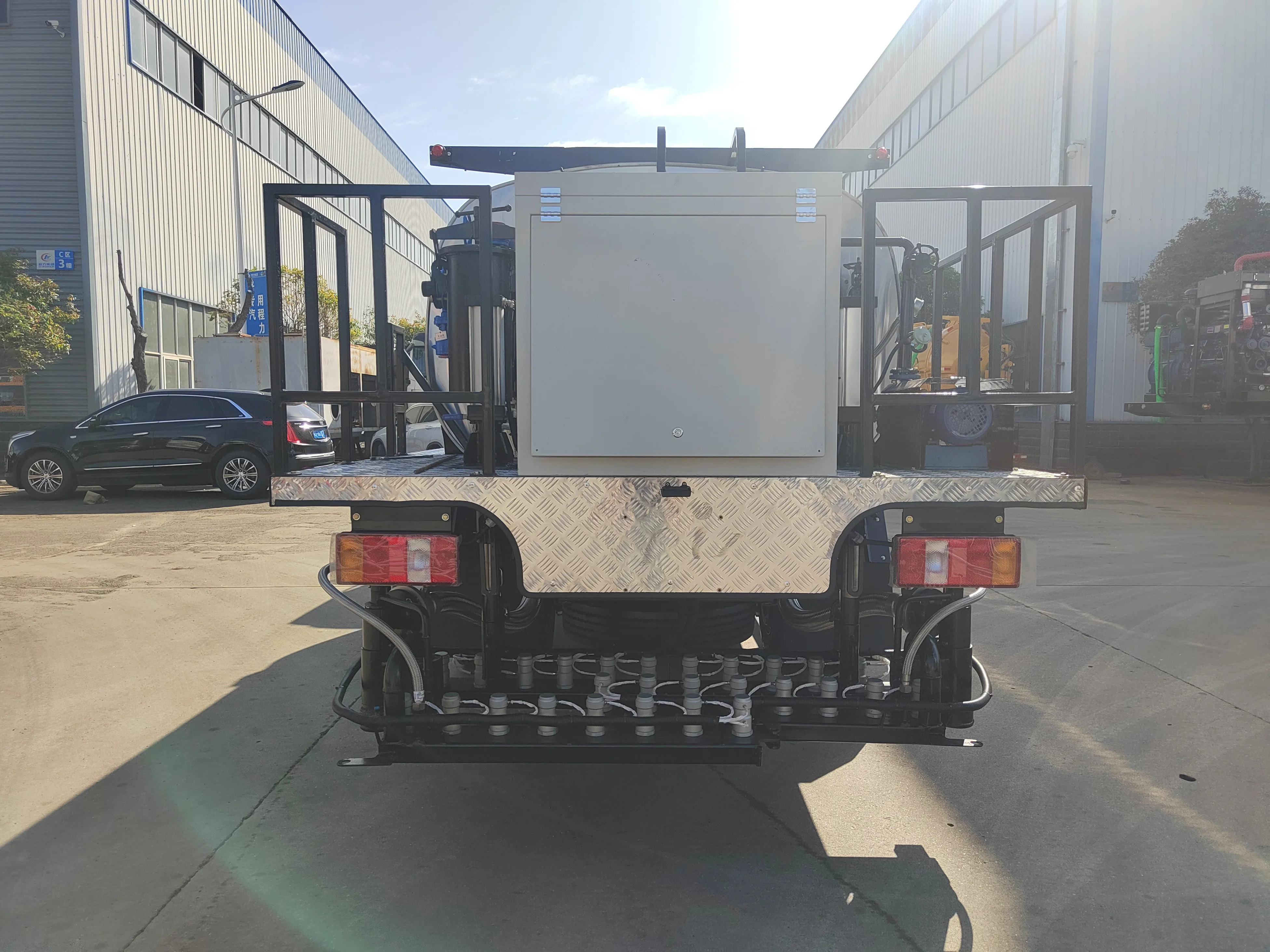 Низкая цена HOWO 4X2 6ton 8ton 10ton опрыскиватель транспортный автомобиль распределитель асфальта грузовик