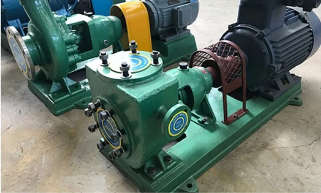 Cantilever single-pole single-suction urea smelting pump is available for steam insulated fertilizer plants