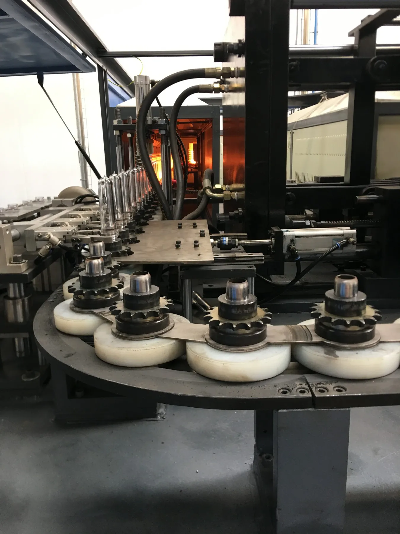 4cav 4000BPH automatic pet bottle stretch blow molding machine