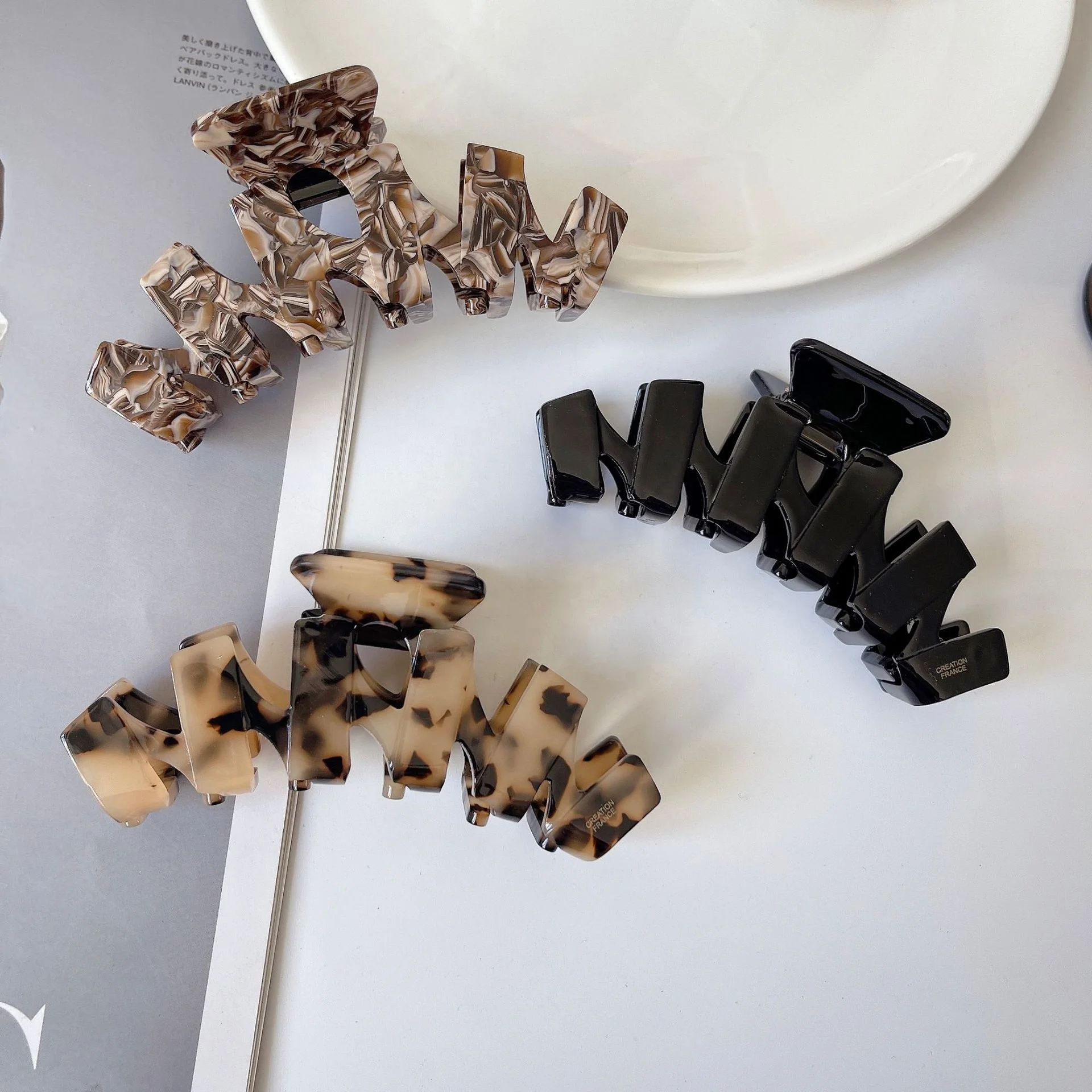 Design Custom Logo  And Color Fashionable Big 10.5CM Acetate Hair Claw Clip Lady Elegant Hair Accessories Claw Clips For Women