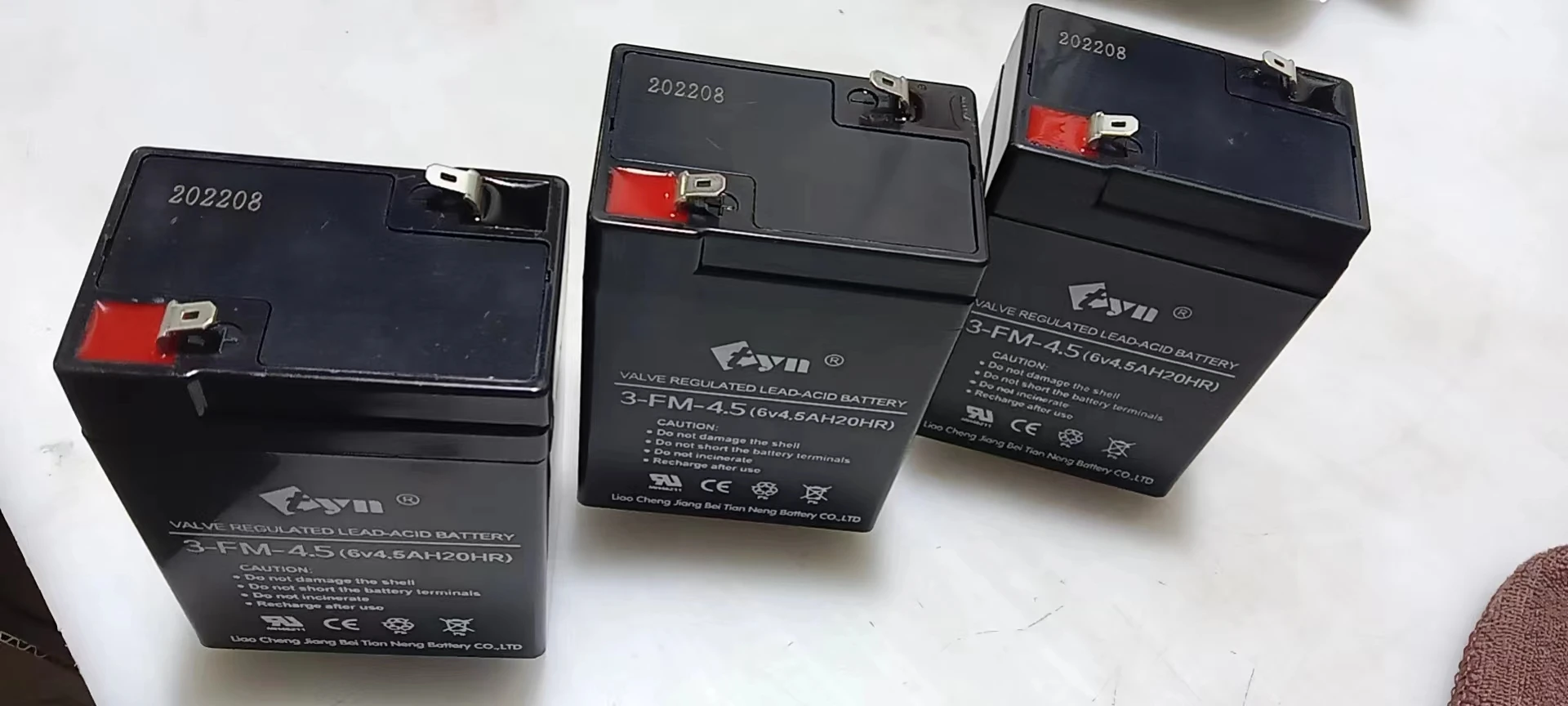 The hot sell  lead acid battery agm ups battery 6V4.5Ah  for lighting.