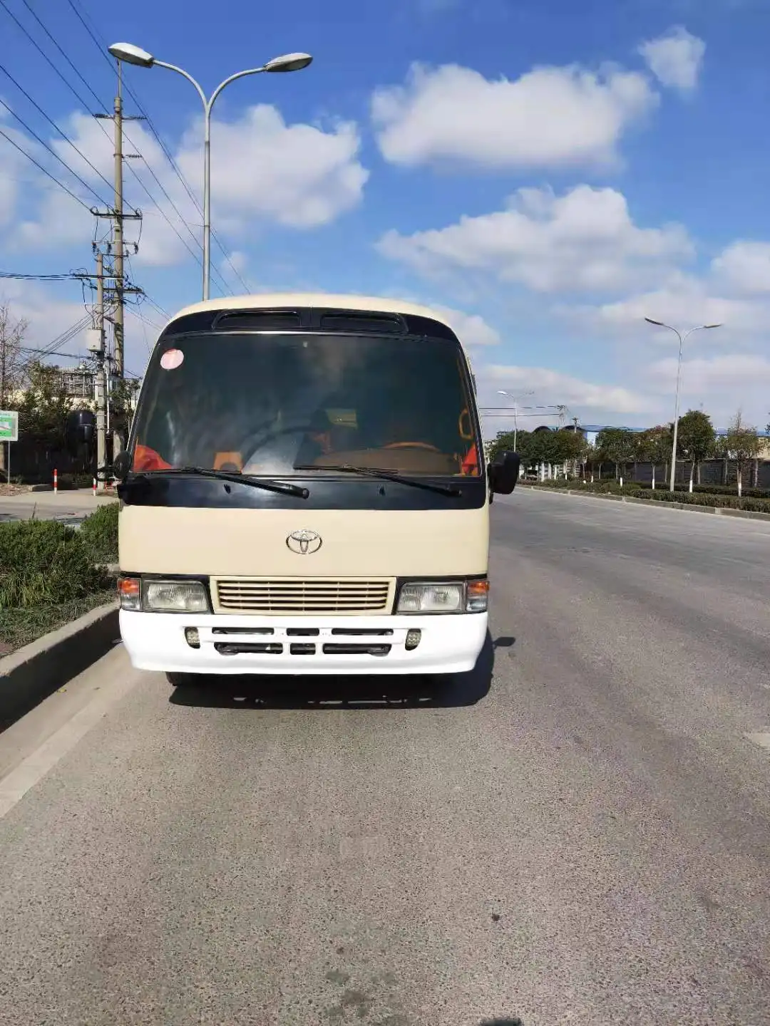 30 passengers tourist coach bus japan brand toyotai coaster mini bus used LHD sightseeing car with air conditioner