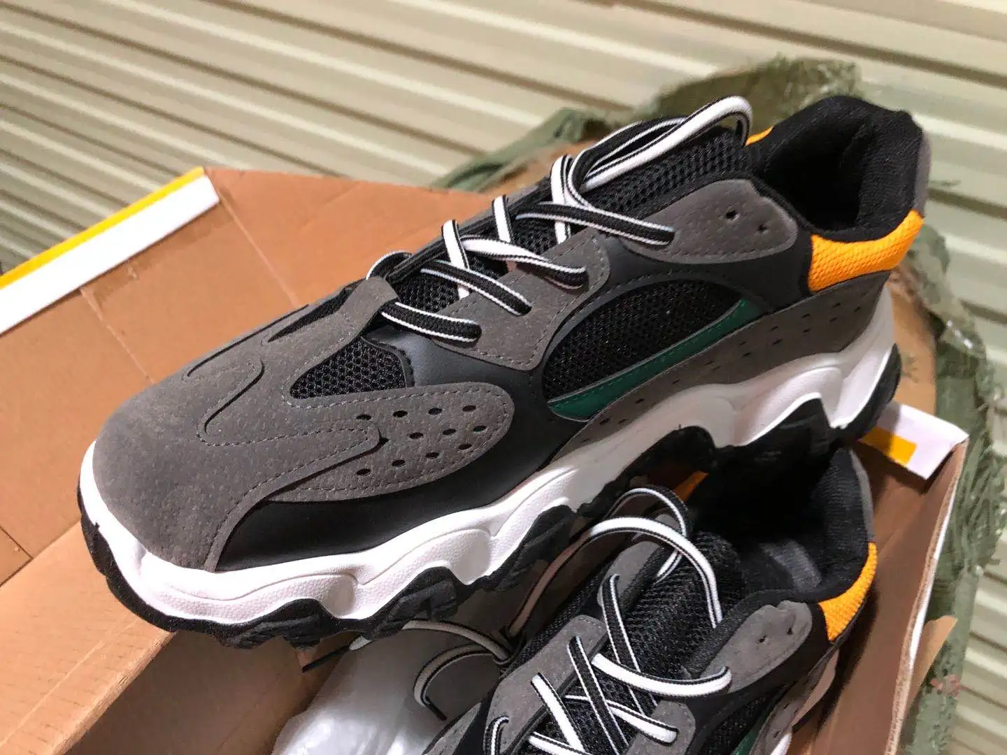  Оптовая продажа мужской спортивной обуви Лучшая распродажа повседневной