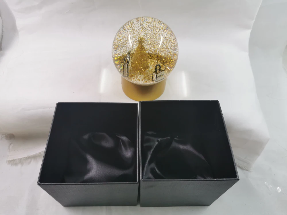chanel snow globe (3)