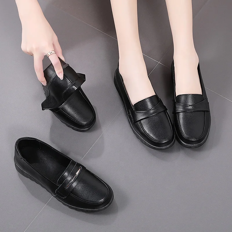 Fashion loafers A woman with a flat walking loafers cattle uppers loafers