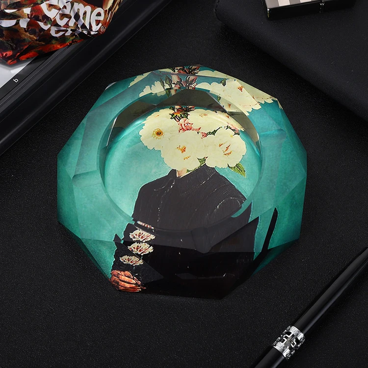 Wholesale Factory Directly Customization Images Octagon Luxury Glass Crystal Ashtray