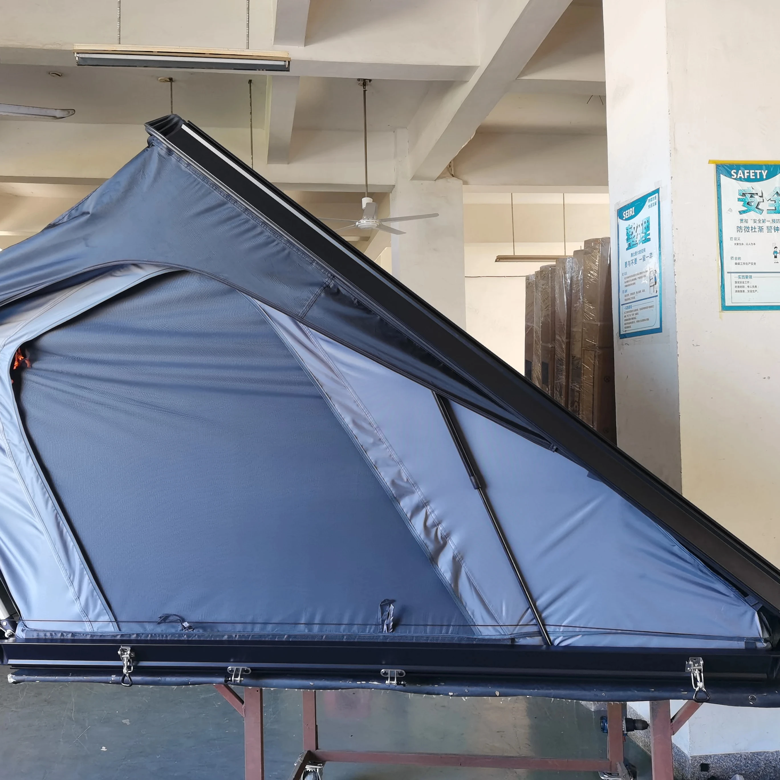 Factory supply 1.3m Triangle Hard shell roof top tent SUV camping outdoor Hard Shell roof tent outdoor camp roof top tent