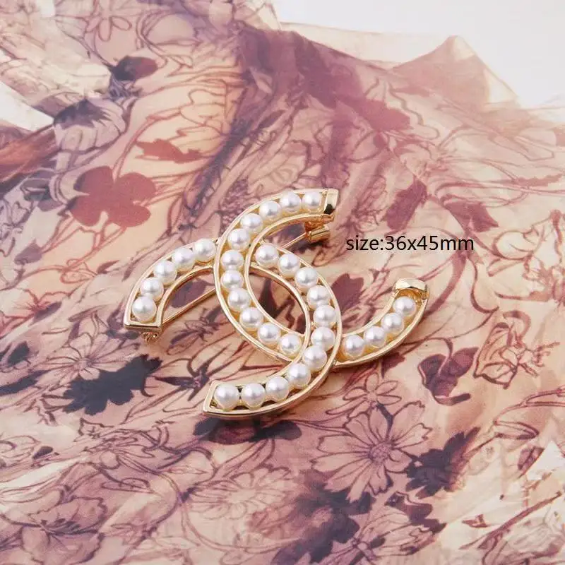 Ladies brand brooches high-end coats accessories metal pearls leather cords materials golden jewelry gifts custom proces