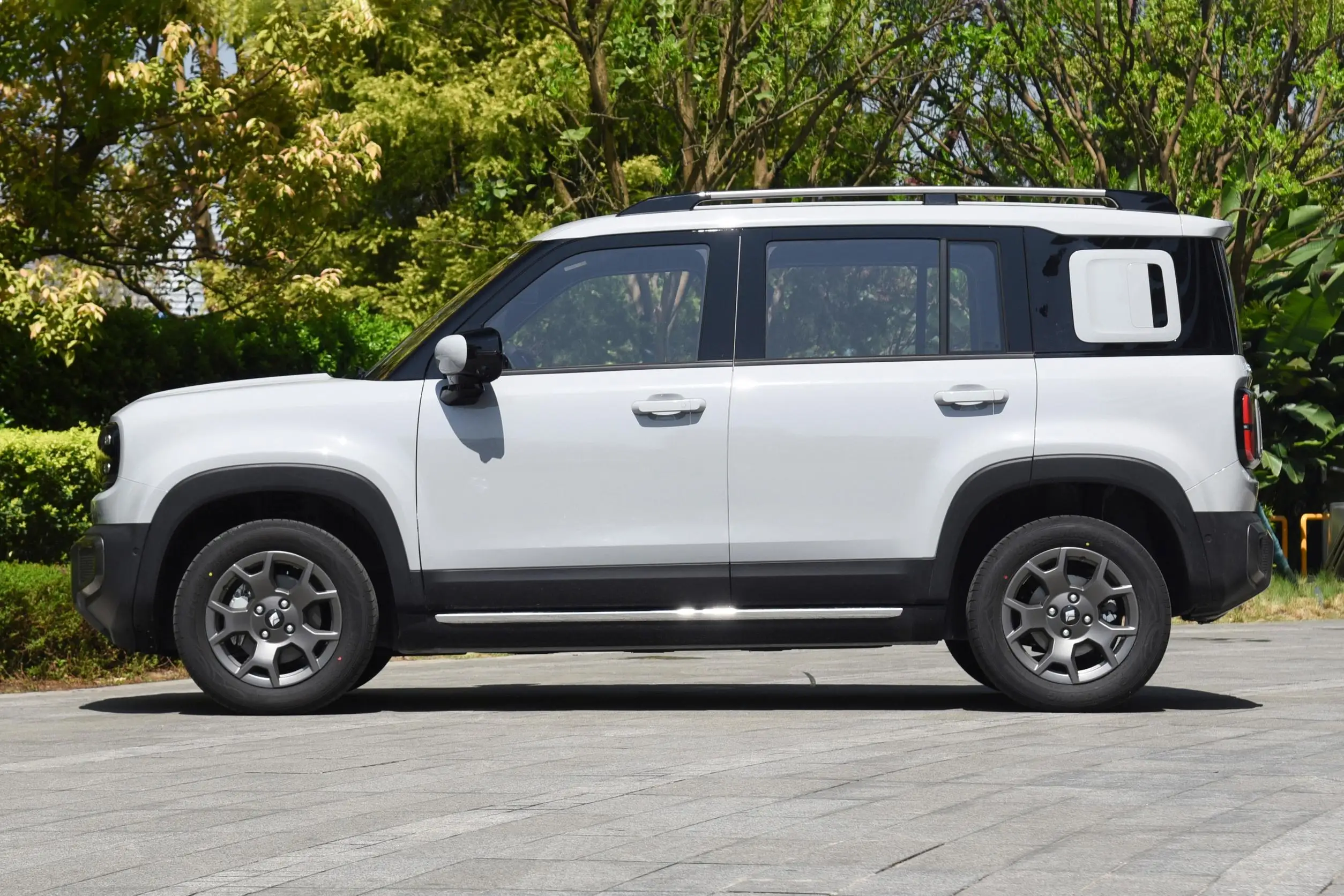 2024 New Model 5 Door 5 Seat Pure Electric High Speed Suv Ev Car Wuling Baojun Yep Plus