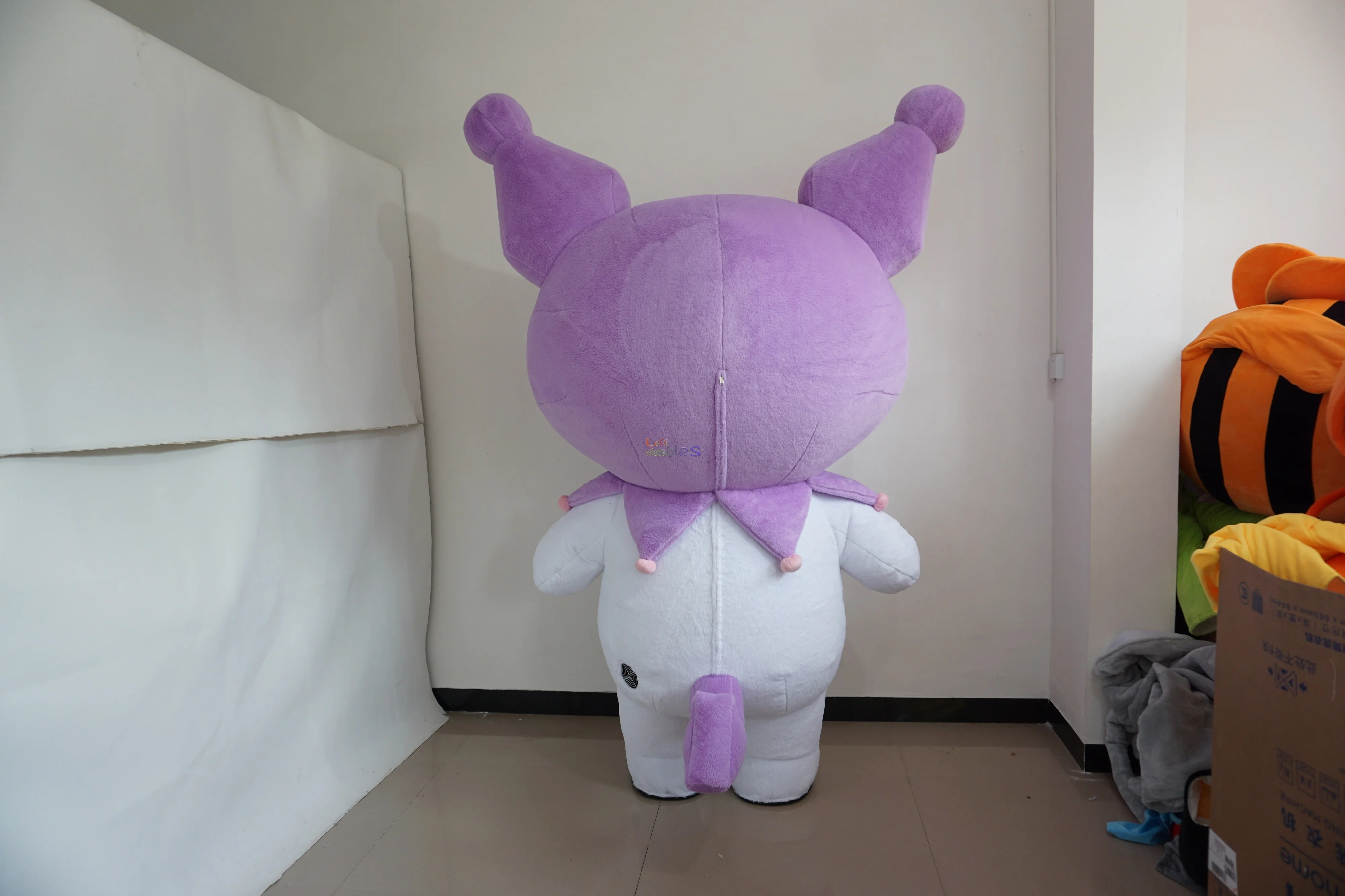 2m Japan Cartoon Character Walking Purple Kuromi Inflatable Mascot Cosplay Moving Inflatable Kuromi Fur Plush Mascot Costumes
