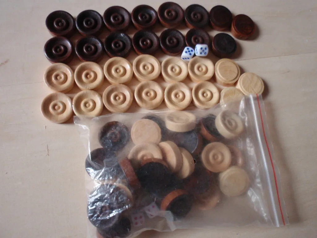 Wooden backgammon Checkers / Wooden Chess pieces  for child toys