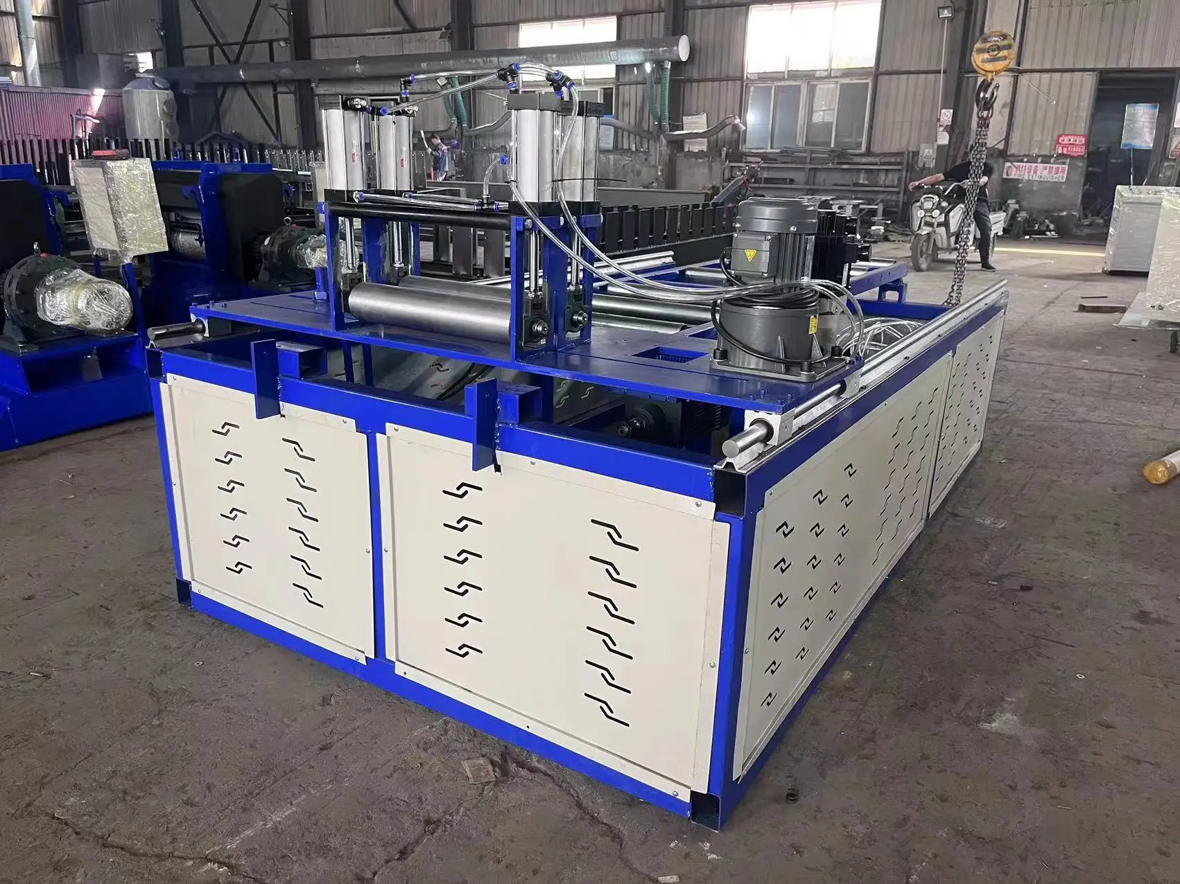 Advanced Decorative Thermal Insulated Exterior Wall PU Embossed Sandwich Panels Siding Wall Metal Carved Board Production Line