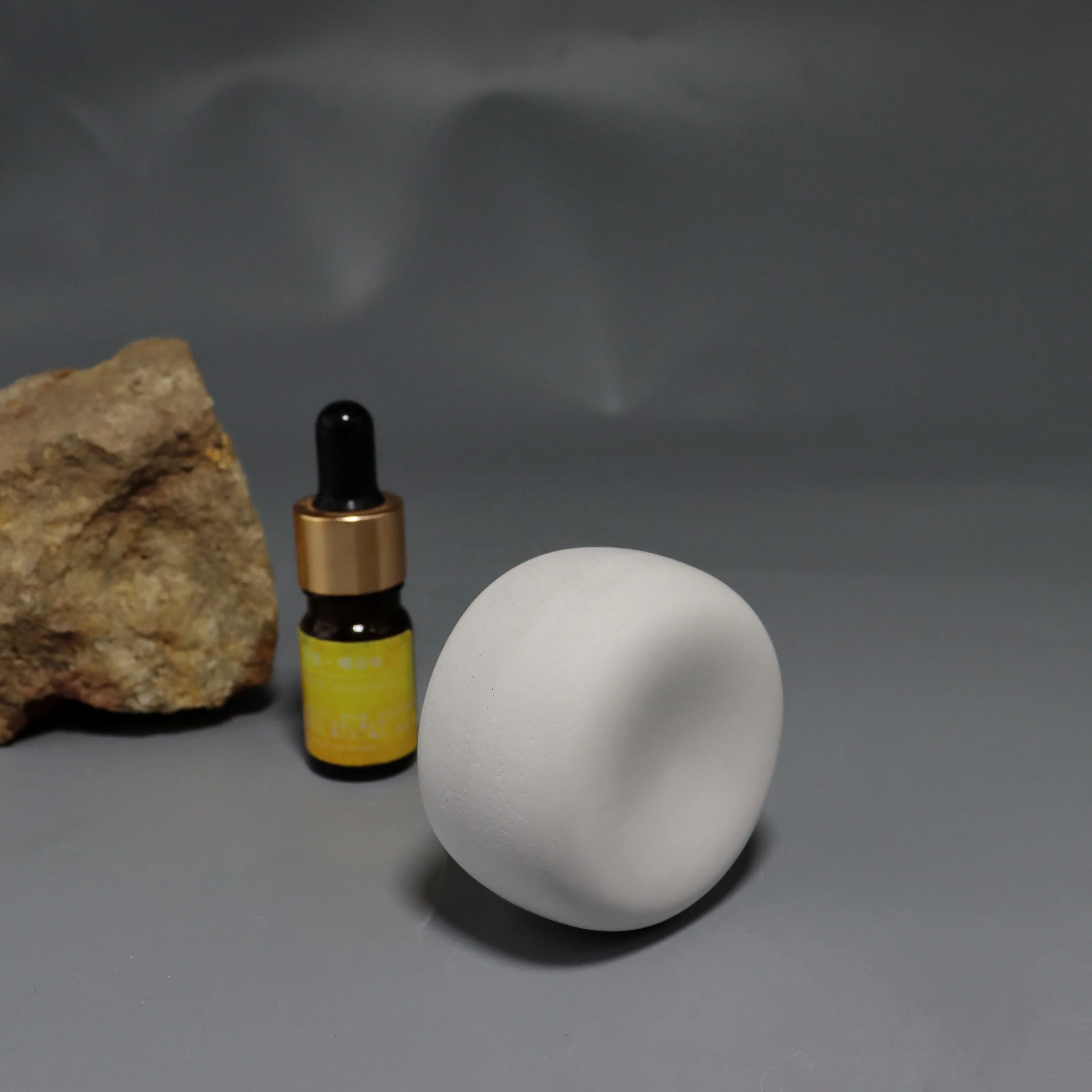 OEM White Diffuser Concave Structure Fragrance And Essential Oil Diffuser Aroma Stone Diffuser