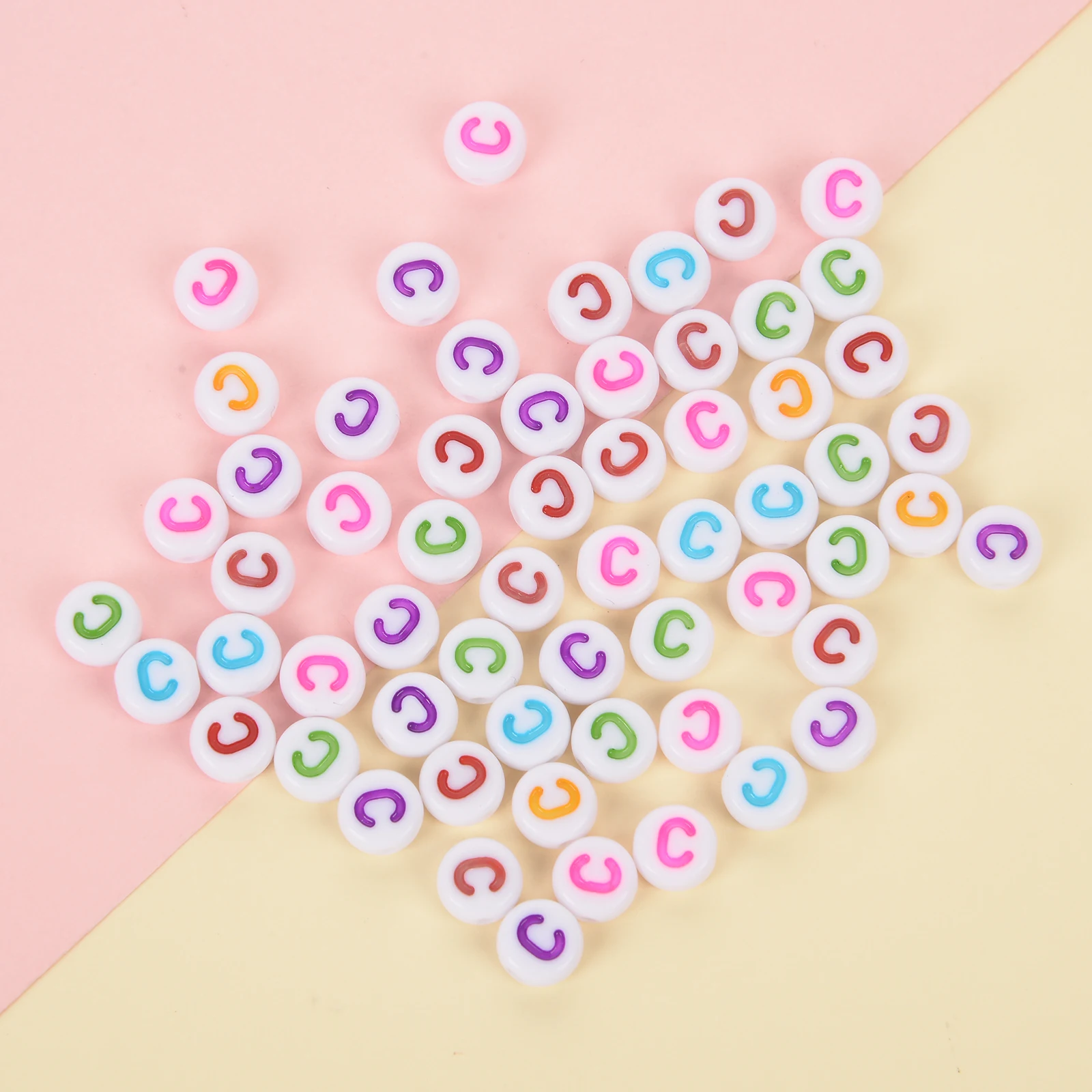 100Pcs/lot White Base Colorful Acrylic Letter Beads Flat Round Loose Beads For Jewelry Making DIY Charm Bracelets Accessories