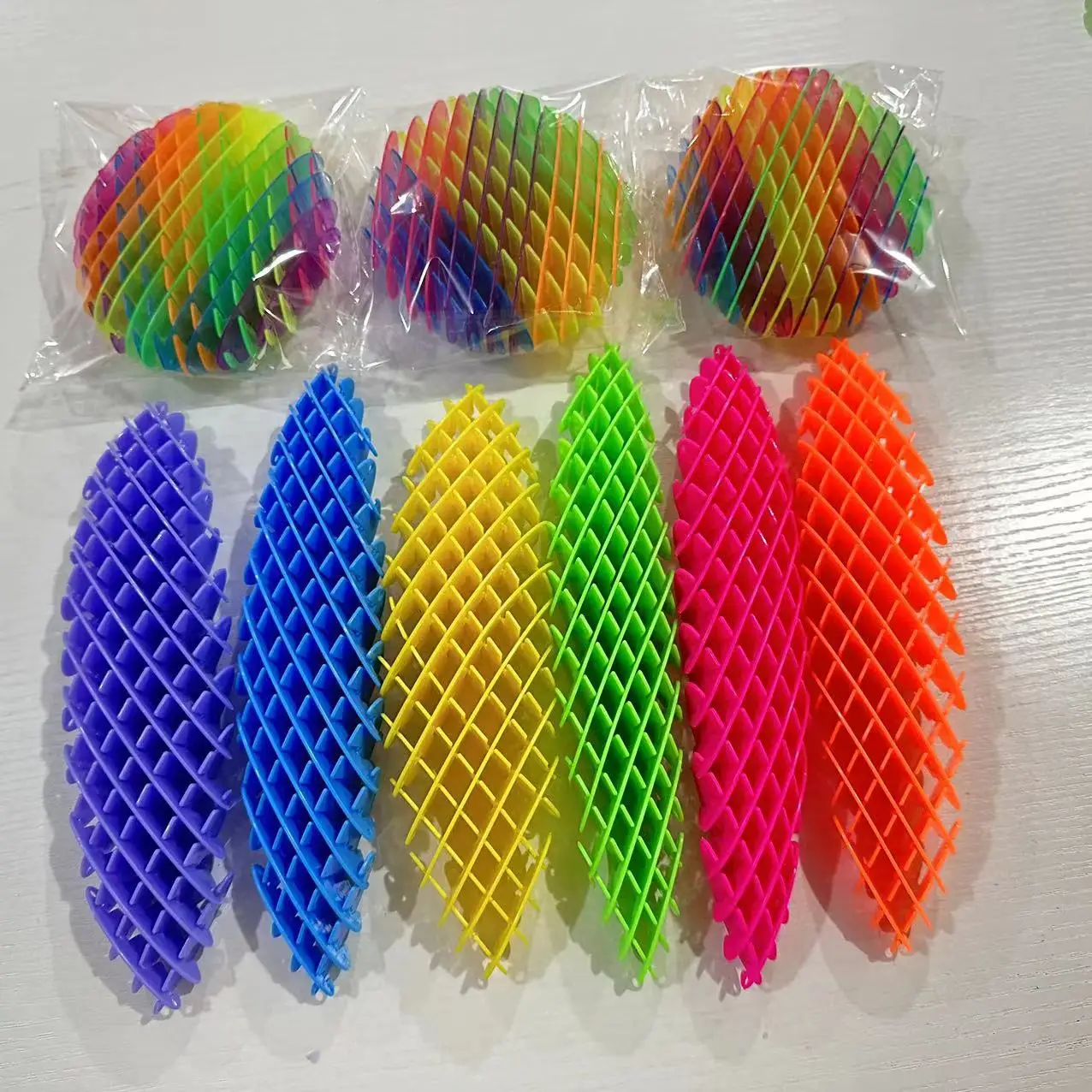 2024 Wholesale 24cm Squeeze Toys for Kids Worm Squish Fidget Toy Healing Elastic Net Decompression Toy Children Gift