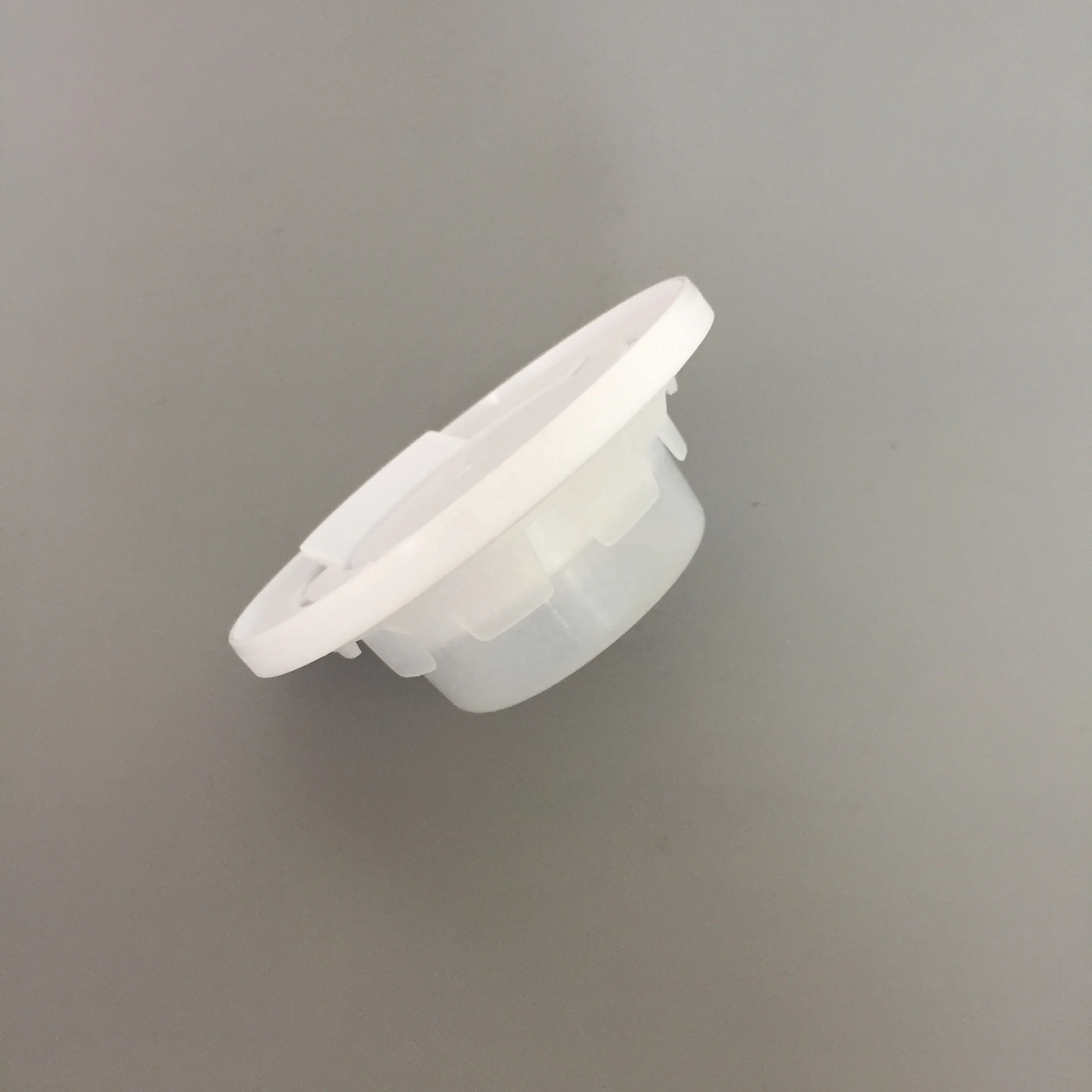 Spout for Plastic Pail Closure Valve Lubricant Oil