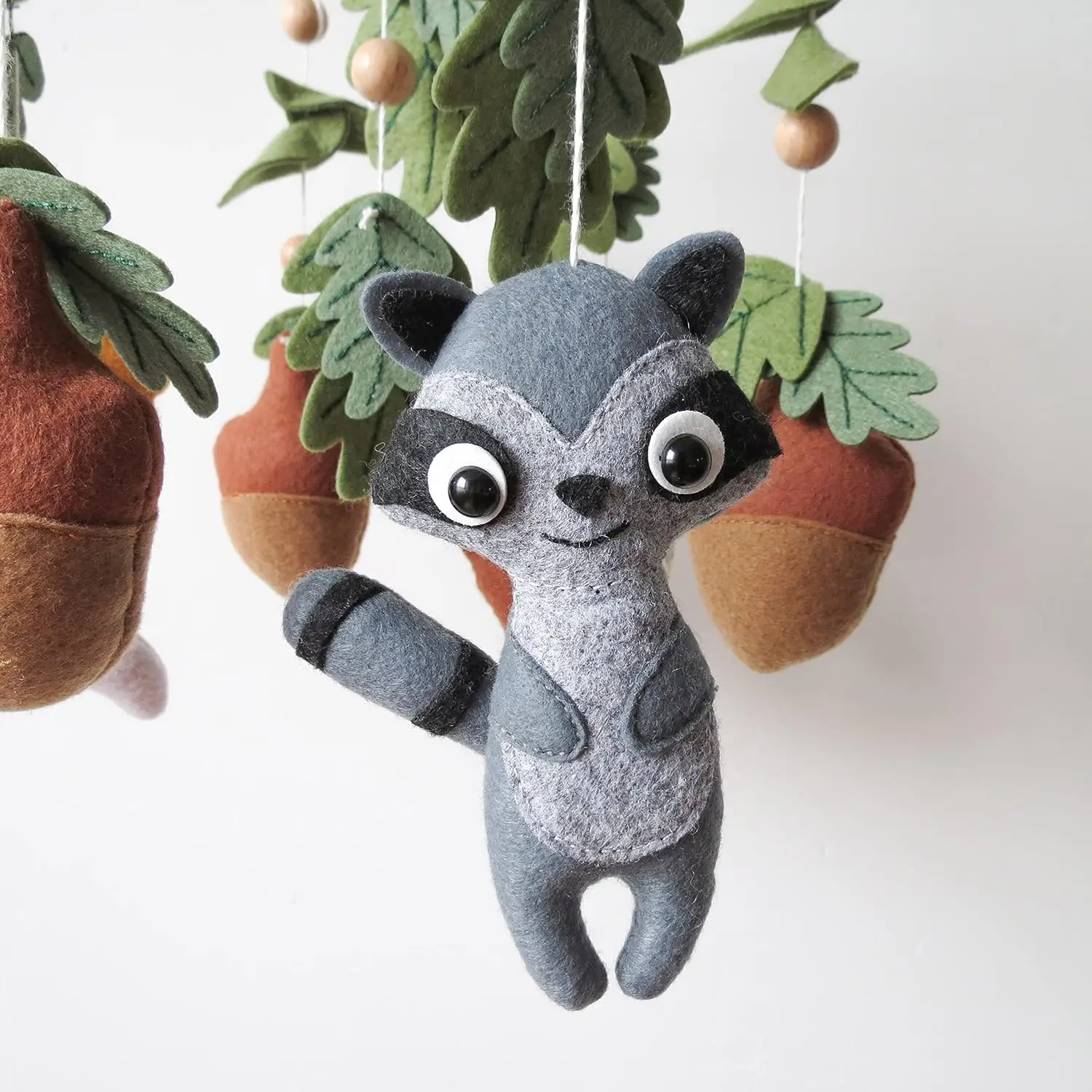 Подвесная игрушка-колокольчик из фетра