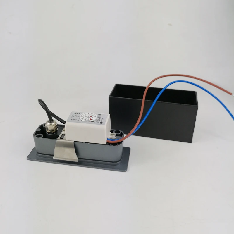 Декоративный современный наружный алюминиевый материал, 24 В постоянного тока, настенный светодиодный светильник для земли и лестницы