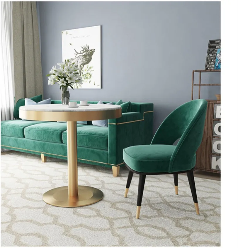  Роскошный дизайн Ресторан современная ткань обеденный зеленый бархат стулья с золотыми ножками стол набор