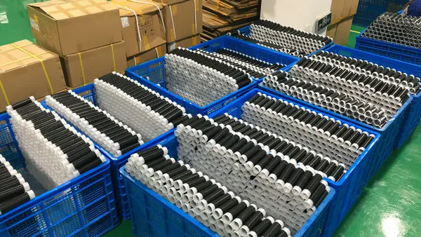 Красная и розовая силиконовая термоусадочная втулка для кабеля разъема