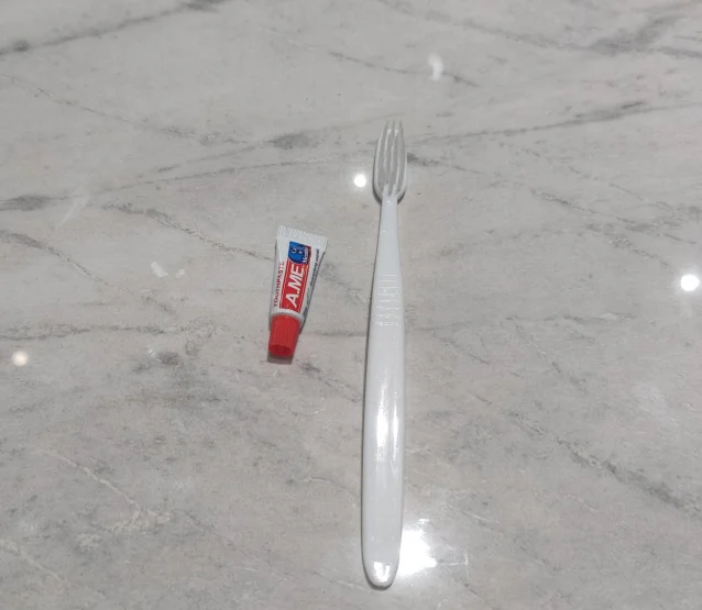 Modern Hotel Disposable Small Package Plastic Toothbrush with 3g Toothpaste for Adult Traveling or Business Trip