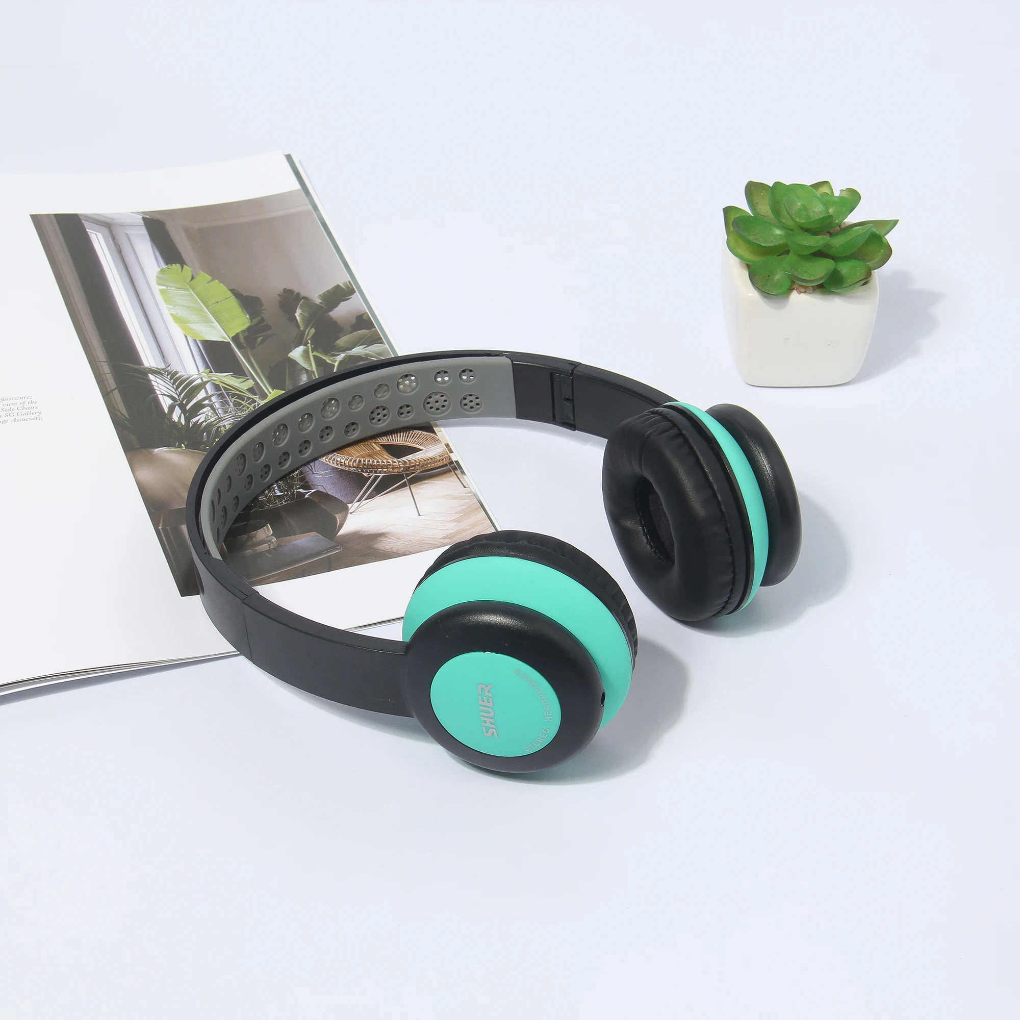 
Exported Brand New Original Studio DJ Headphone Multiple Colour Music Gaming Earphone 