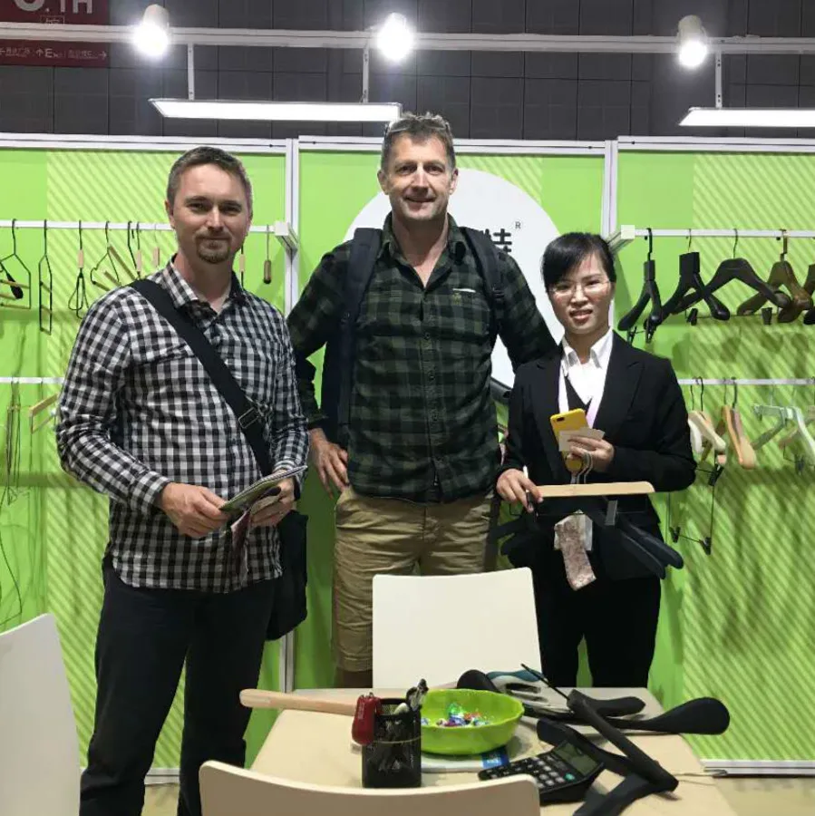 Hot sale high quality hanger solid wood clothing hangers in stock