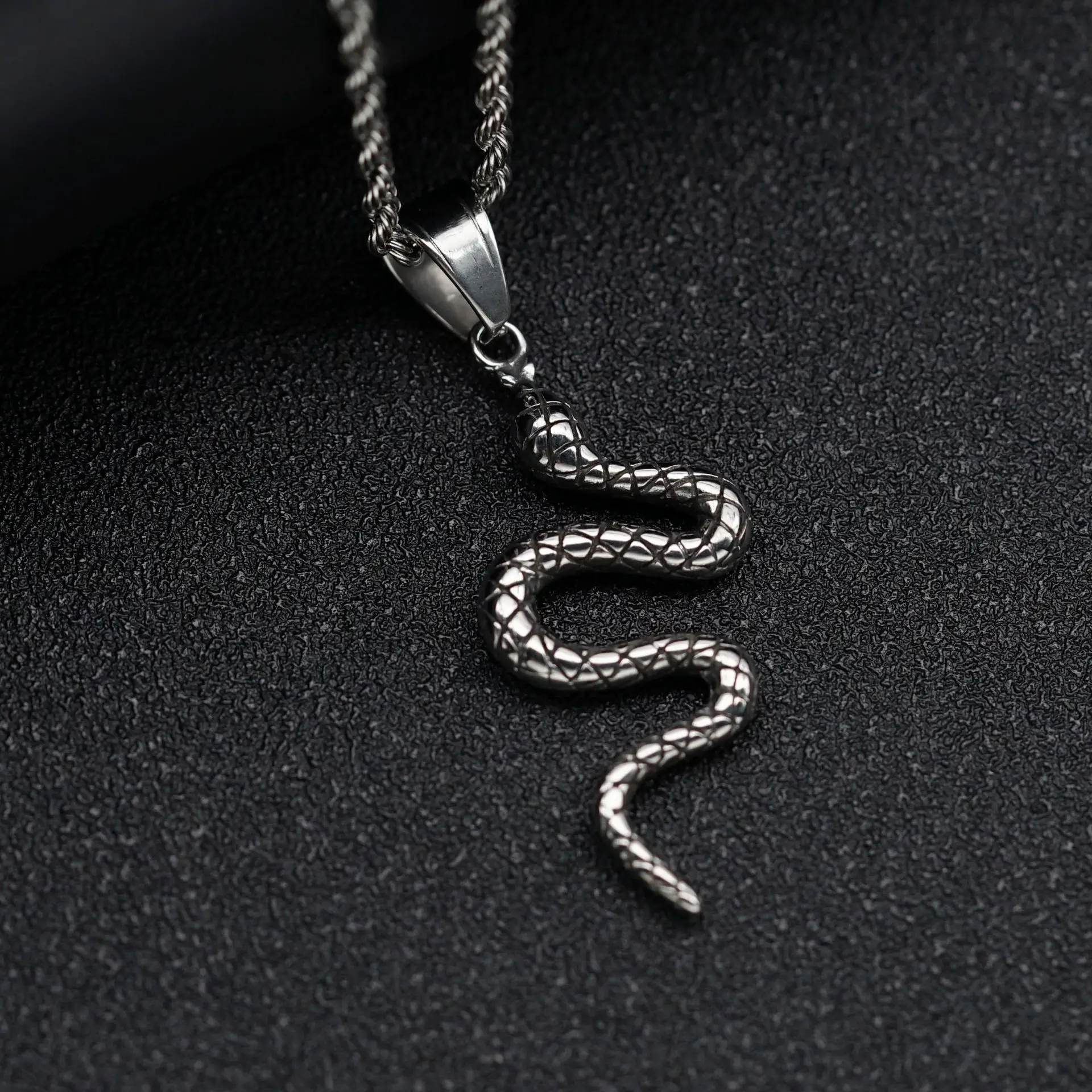 Wholesale Stainless Steel Snake Pendant Wild Animal Pendants Fashion Necklace