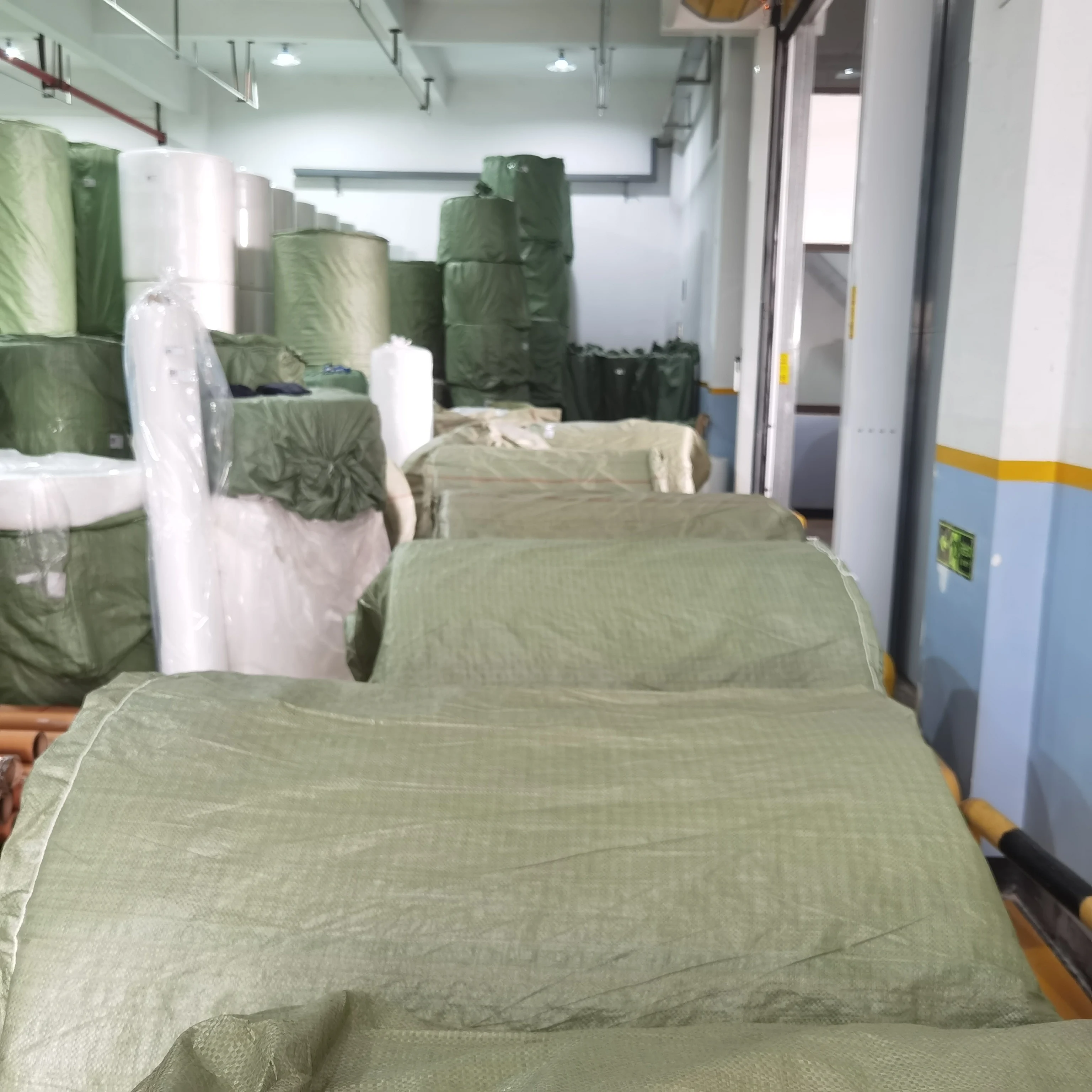 airlaid pet non woven fabricPlian Emboss Pattern Spunlace Nonwoven Fabric for Tissue Paper